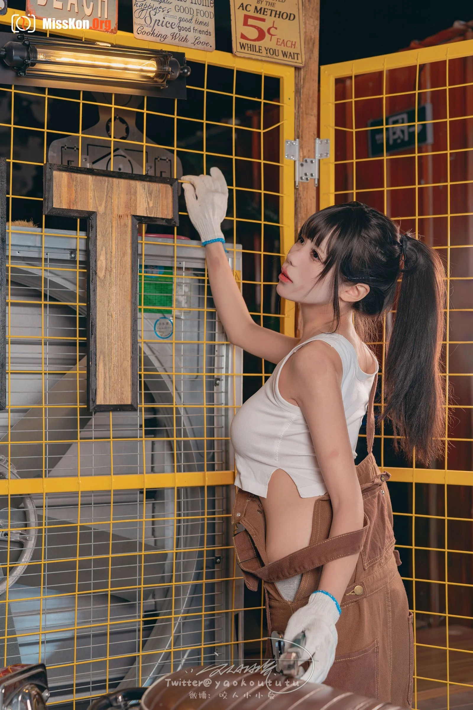 Bite Bunny: Motorcycle mechanic Shake it - Photo 15