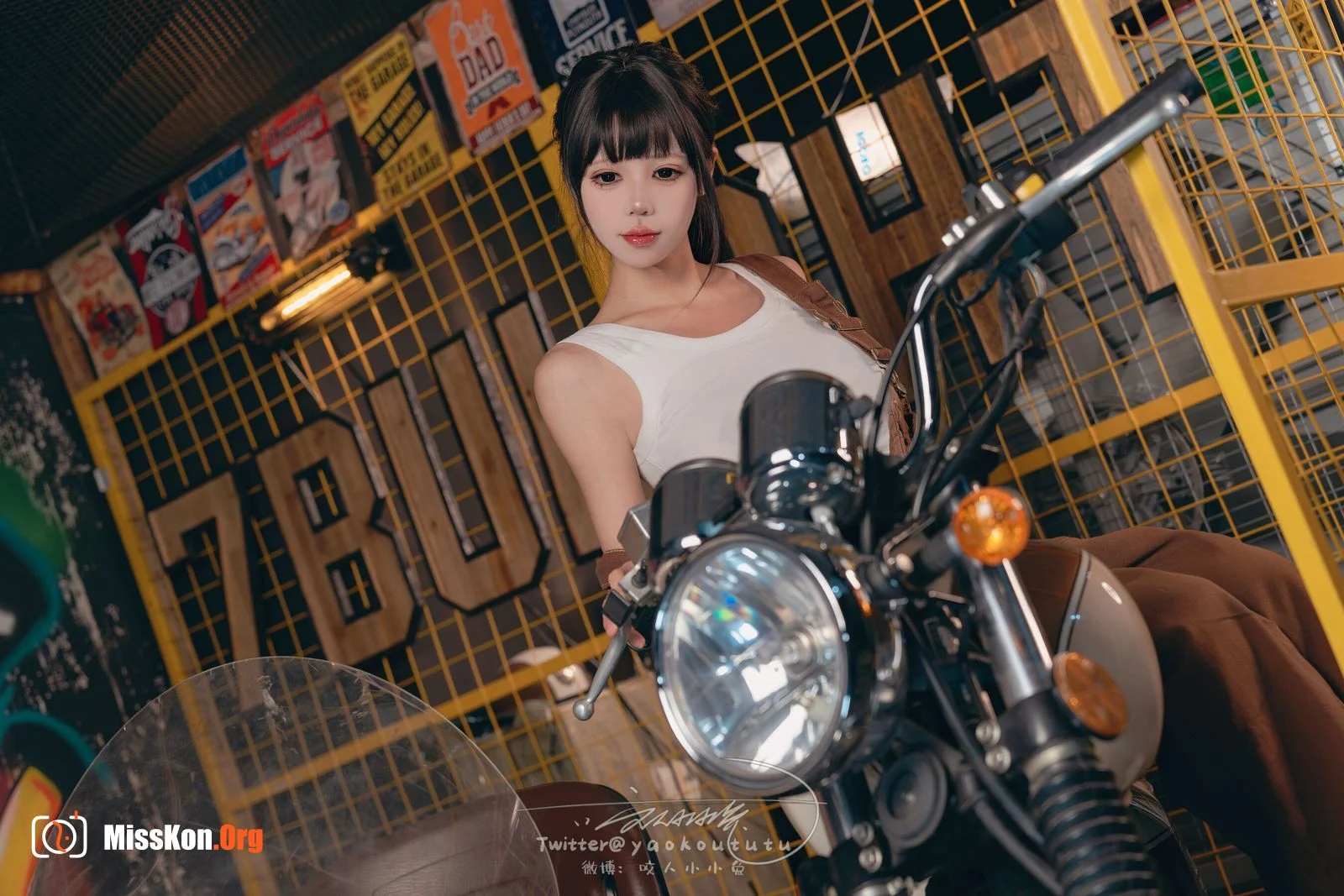Bite Bunny: Motorcycle mechanic Shake it - Photo 2