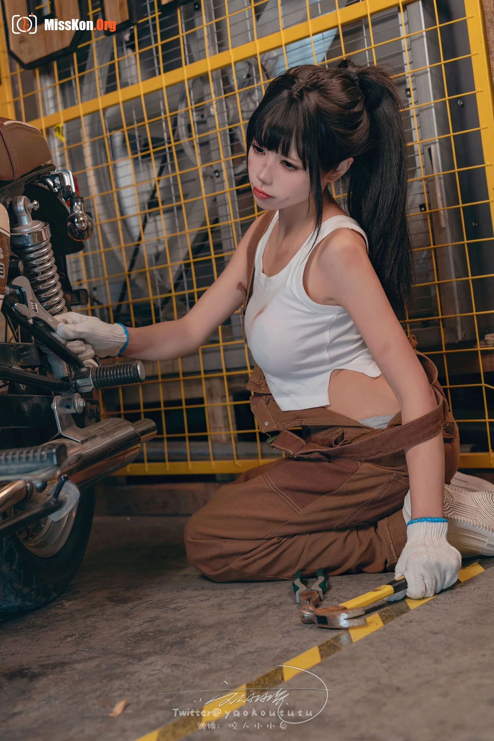 Bite Bunny: Motorcycle mechanic Shake it - Photo 20
