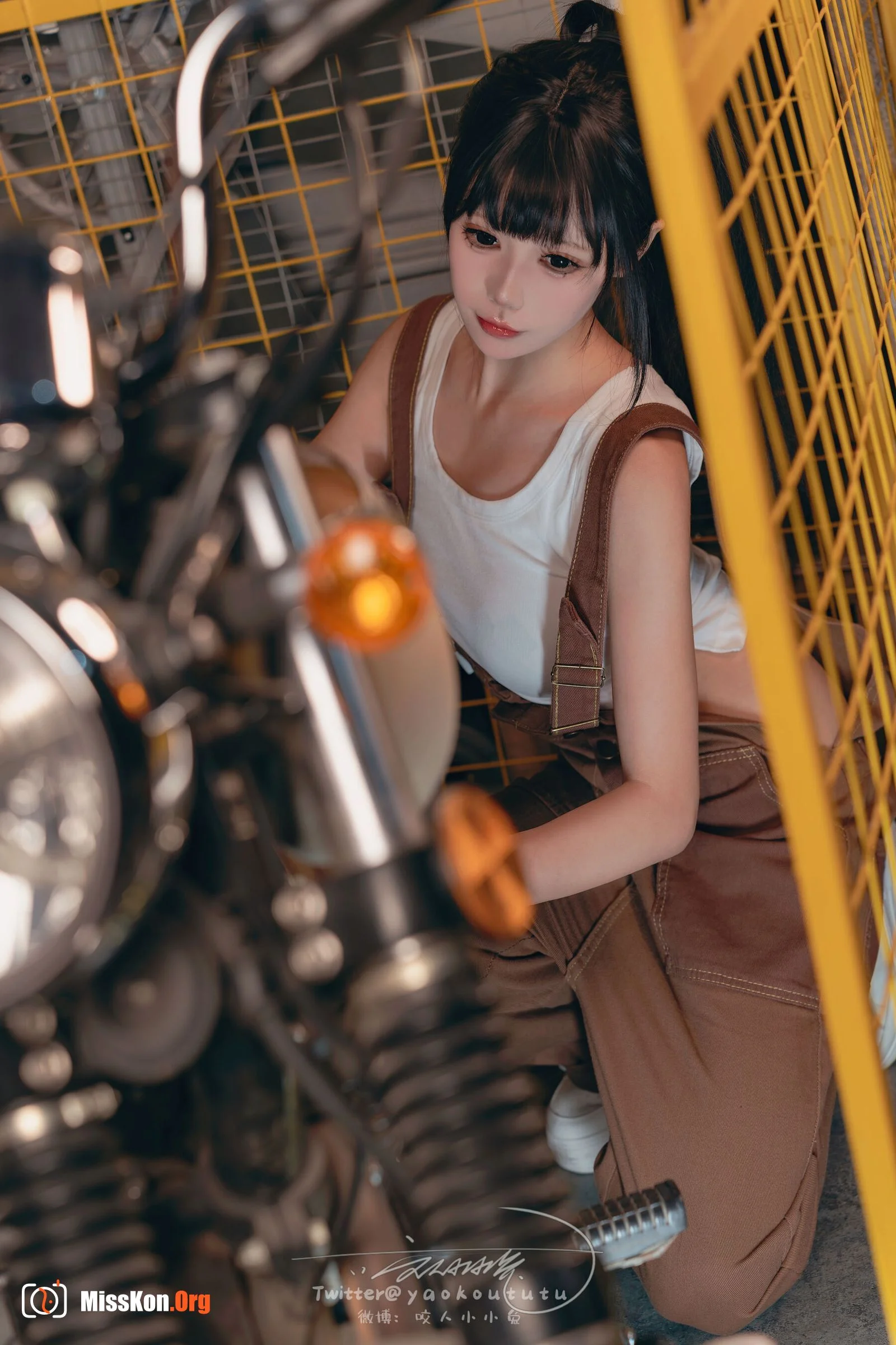 Bite Bunny: Motorcycle mechanic Shake it - Photo 4