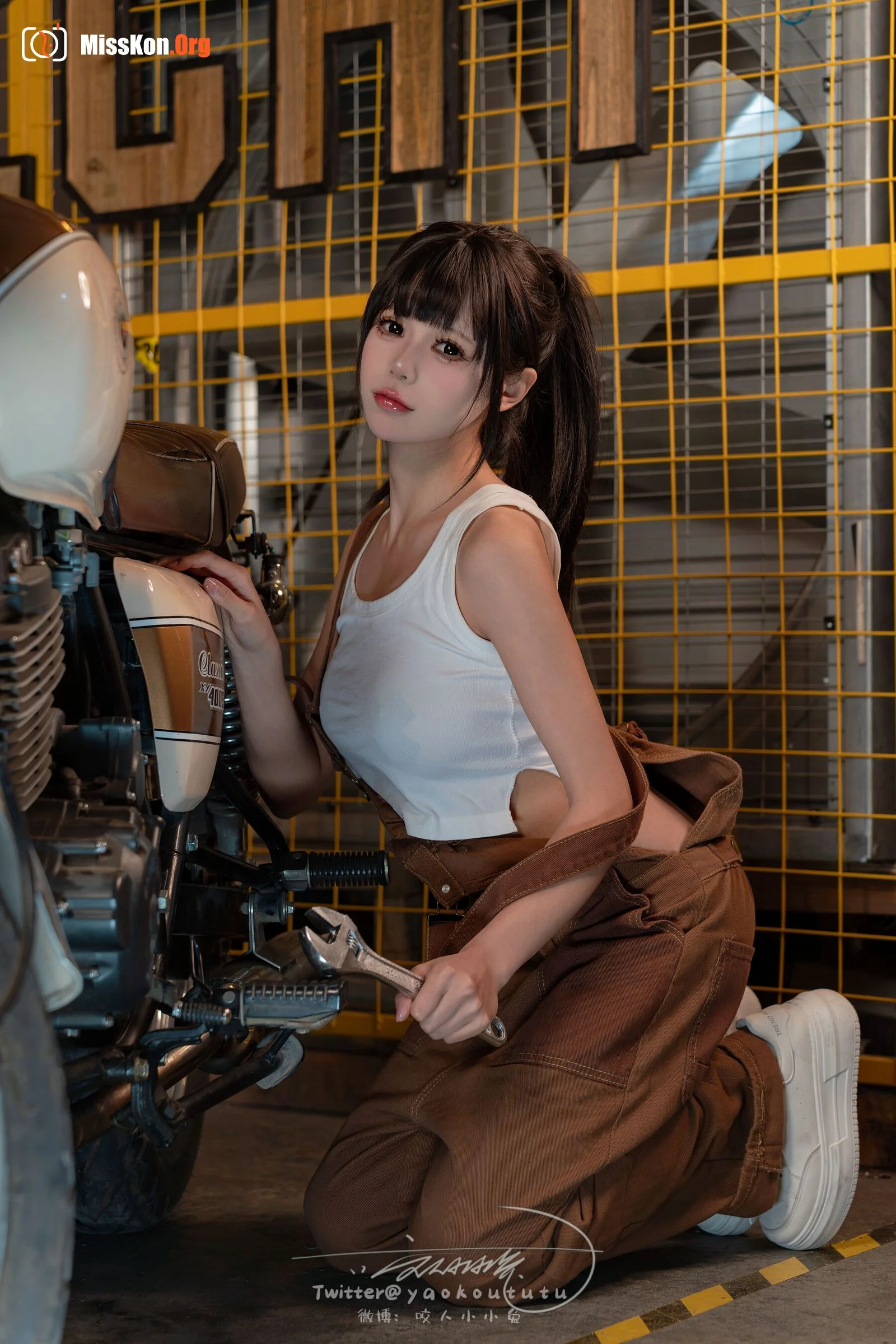 Bite Bunny: Motorcycle mechanic Shake it - Photo 7