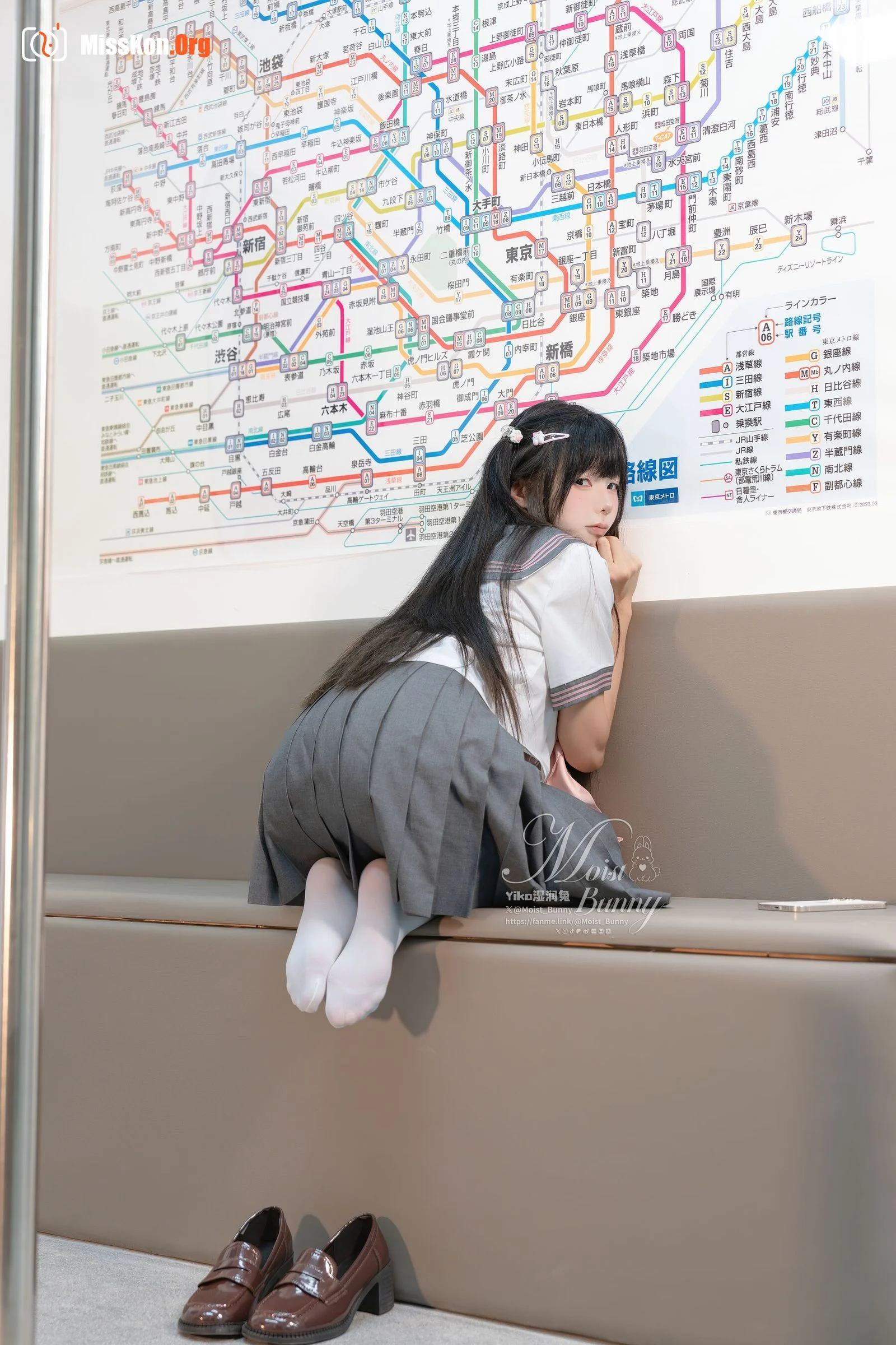 Bite Bunny: Subway Girl Love Cycle - Photo 15