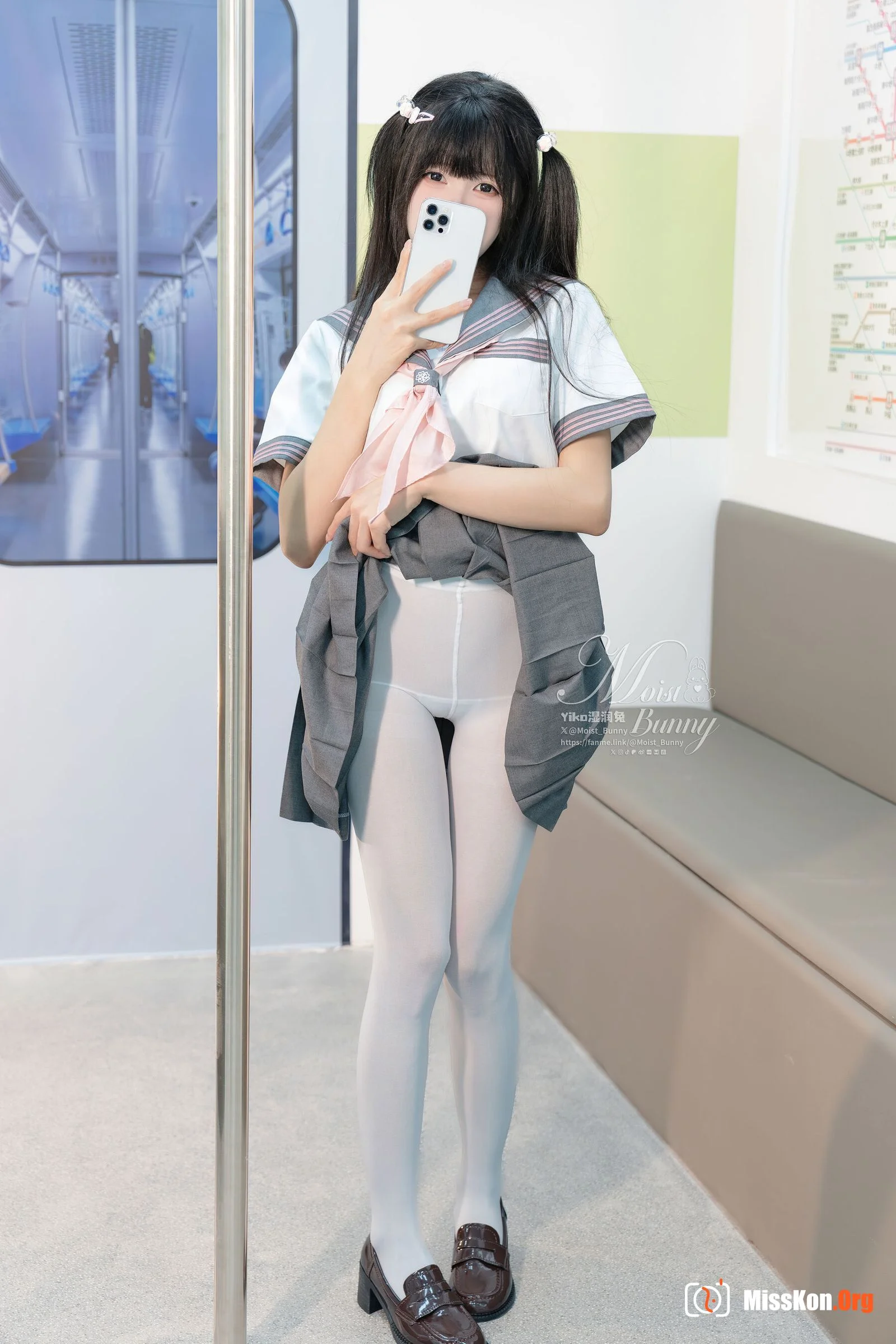 Bite Bunny: Subway Girl Love Cycle - Photo 17