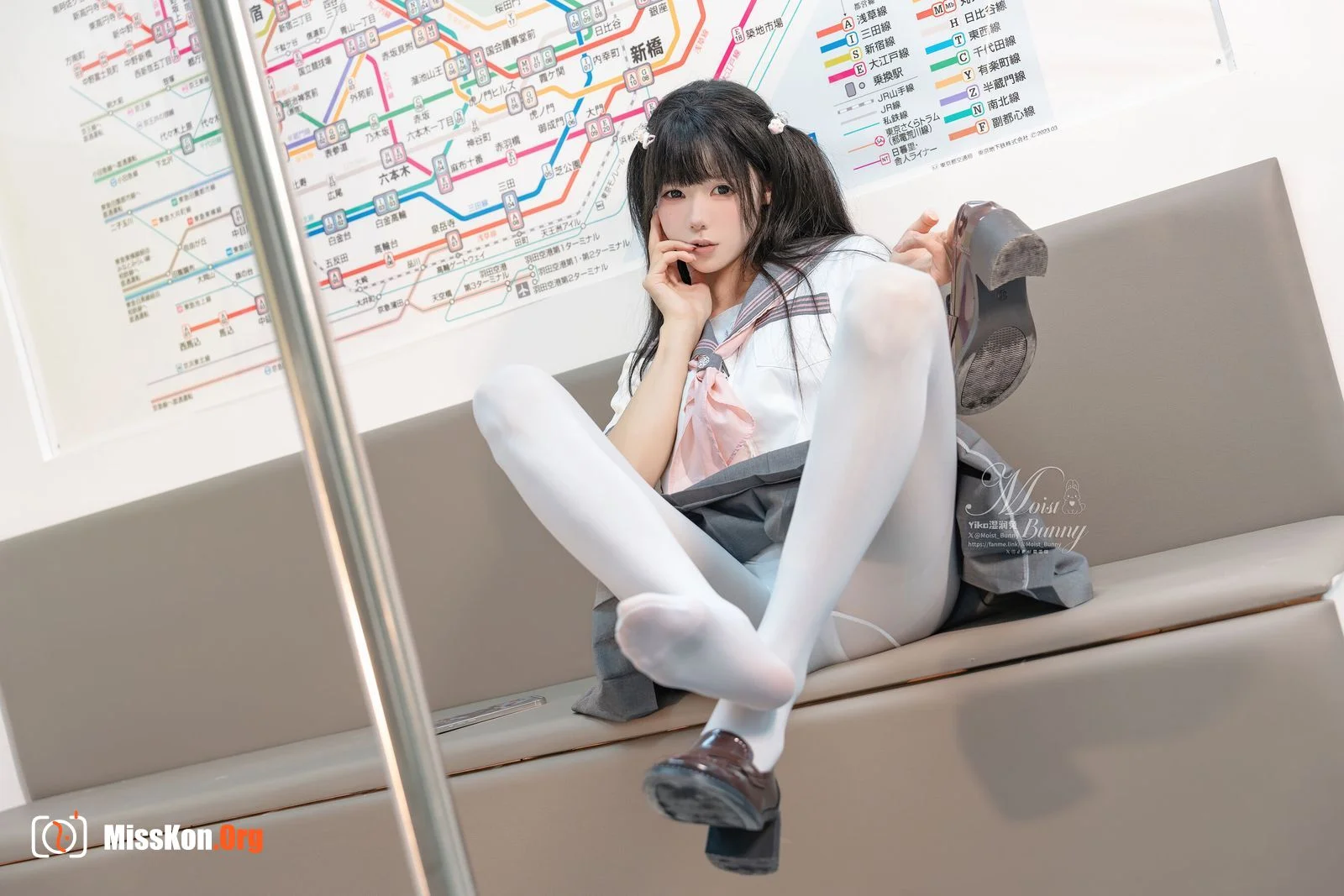 Bite Bunny: Subway Girl Love Cycle - Photo 19