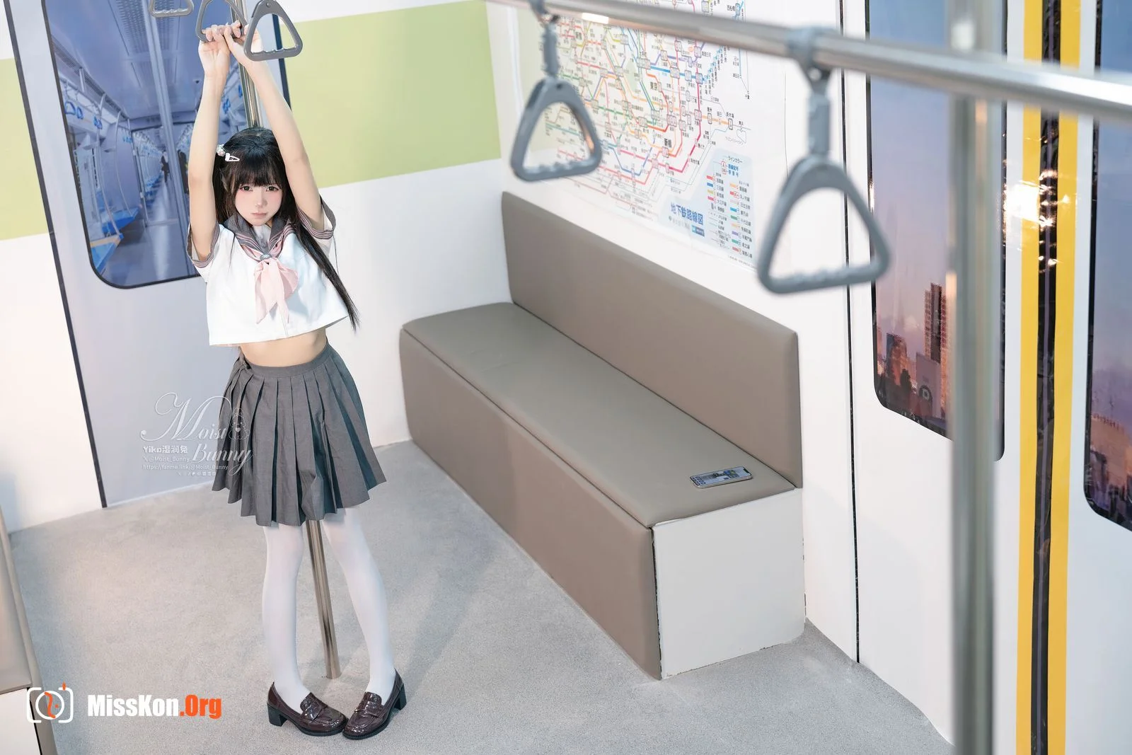 Bite Bunny: Subway Girl Love Cycle - Photo 5