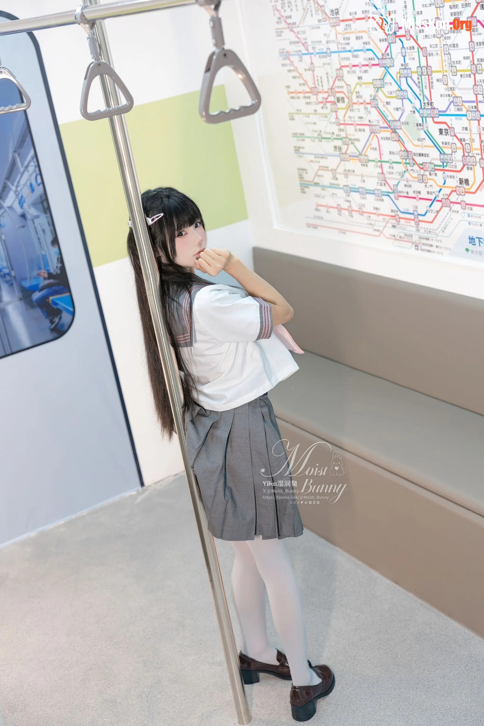 Bite Bunny: Subway Girl Love Cycle - Photo 7