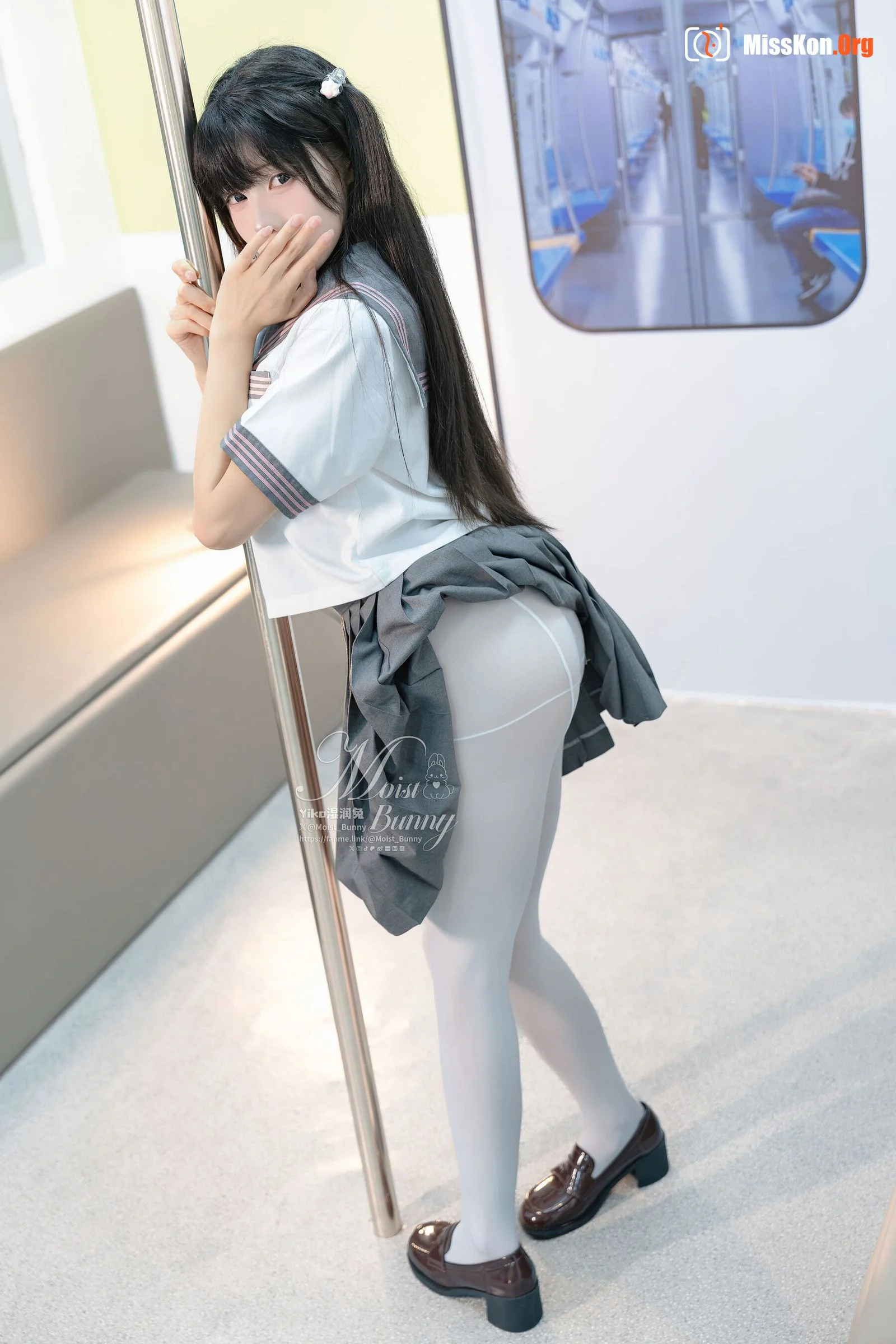 Bite Bunny: Subway Girl Love Cycle - Photo 8