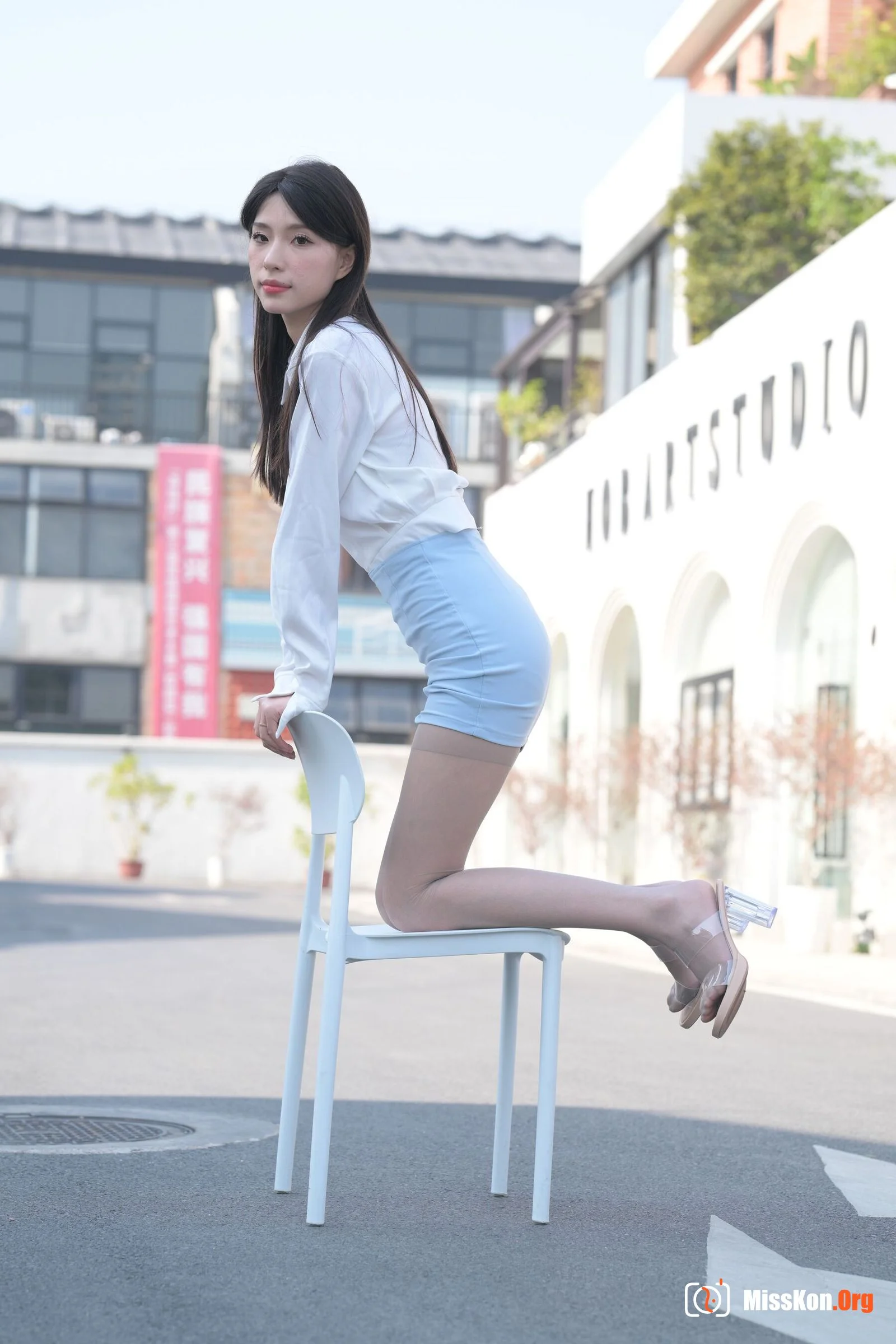 Blue uniform beauty - Photo 18