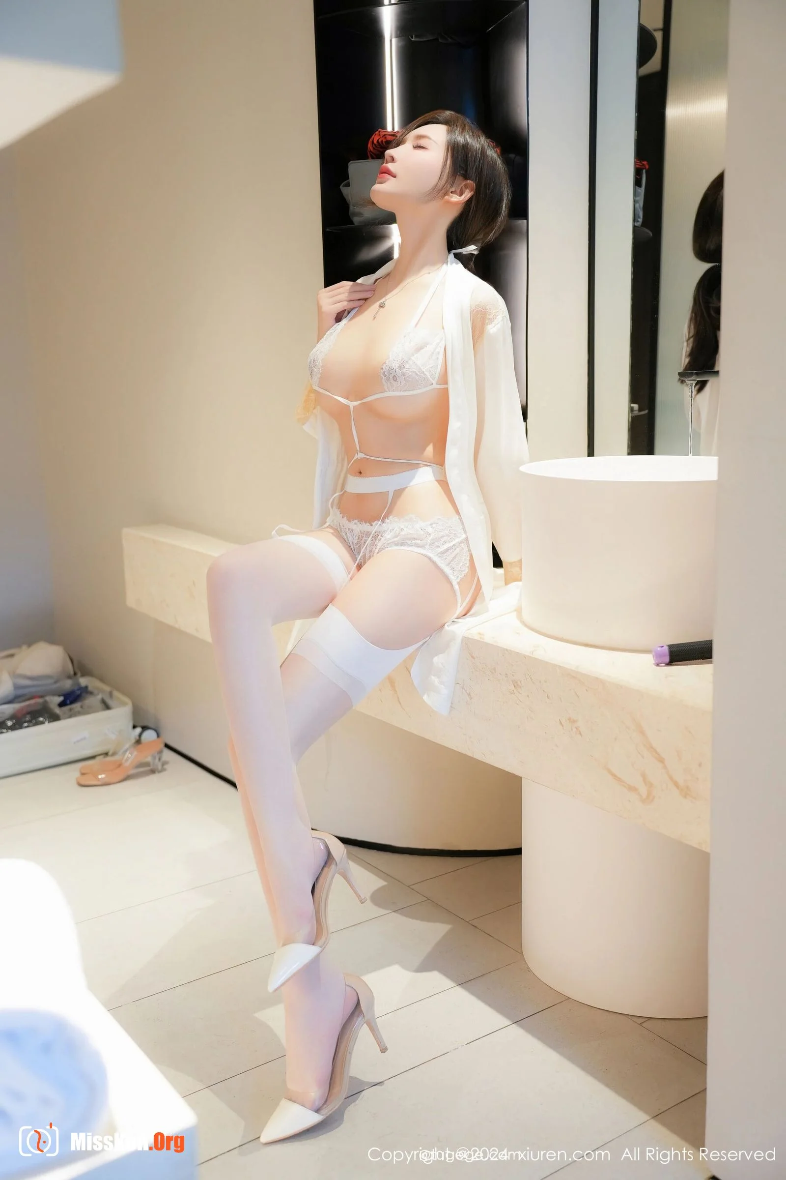 Carol Zhou YanxiX - Photo 3