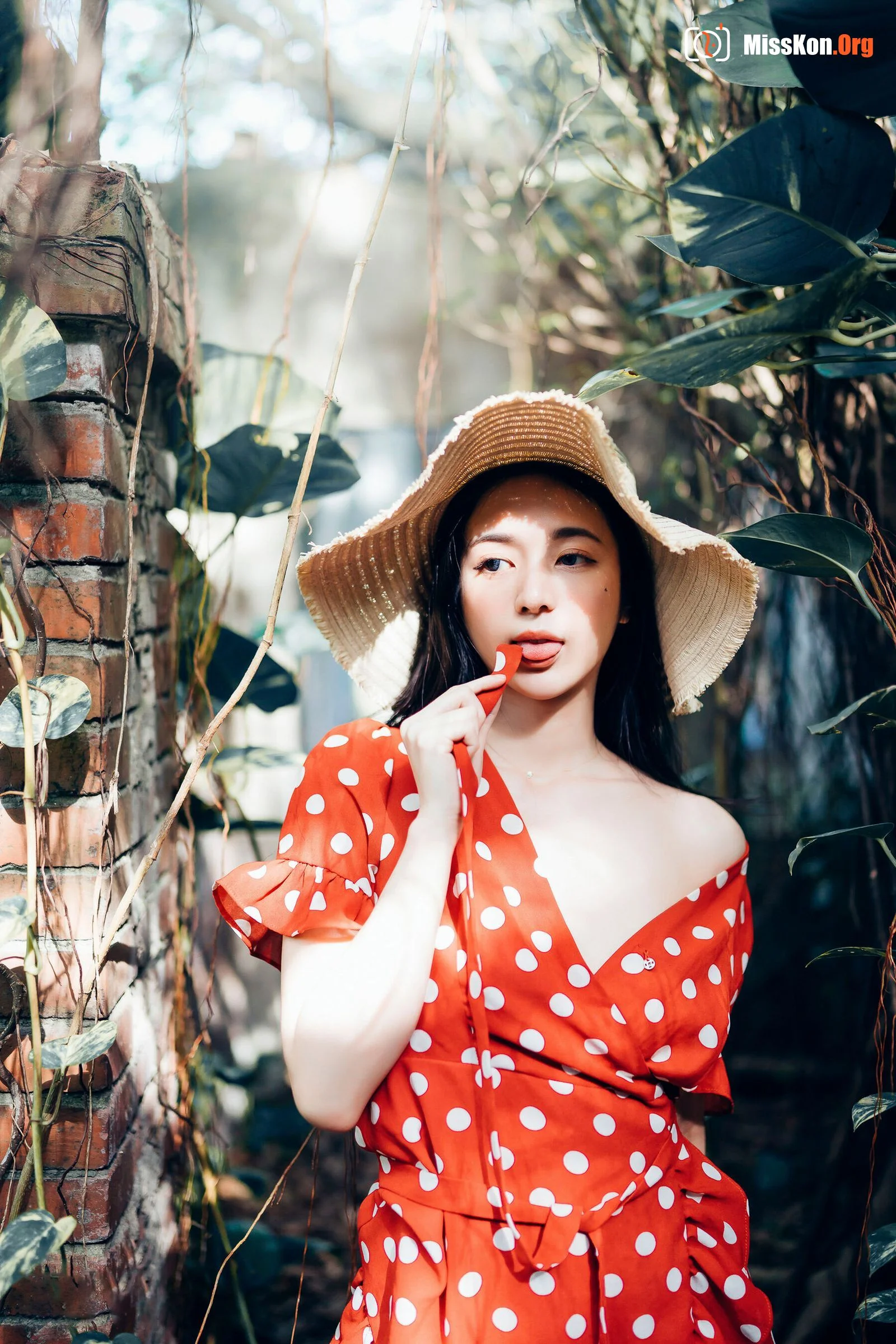 Chen Chen: Single 5 - Photo 23