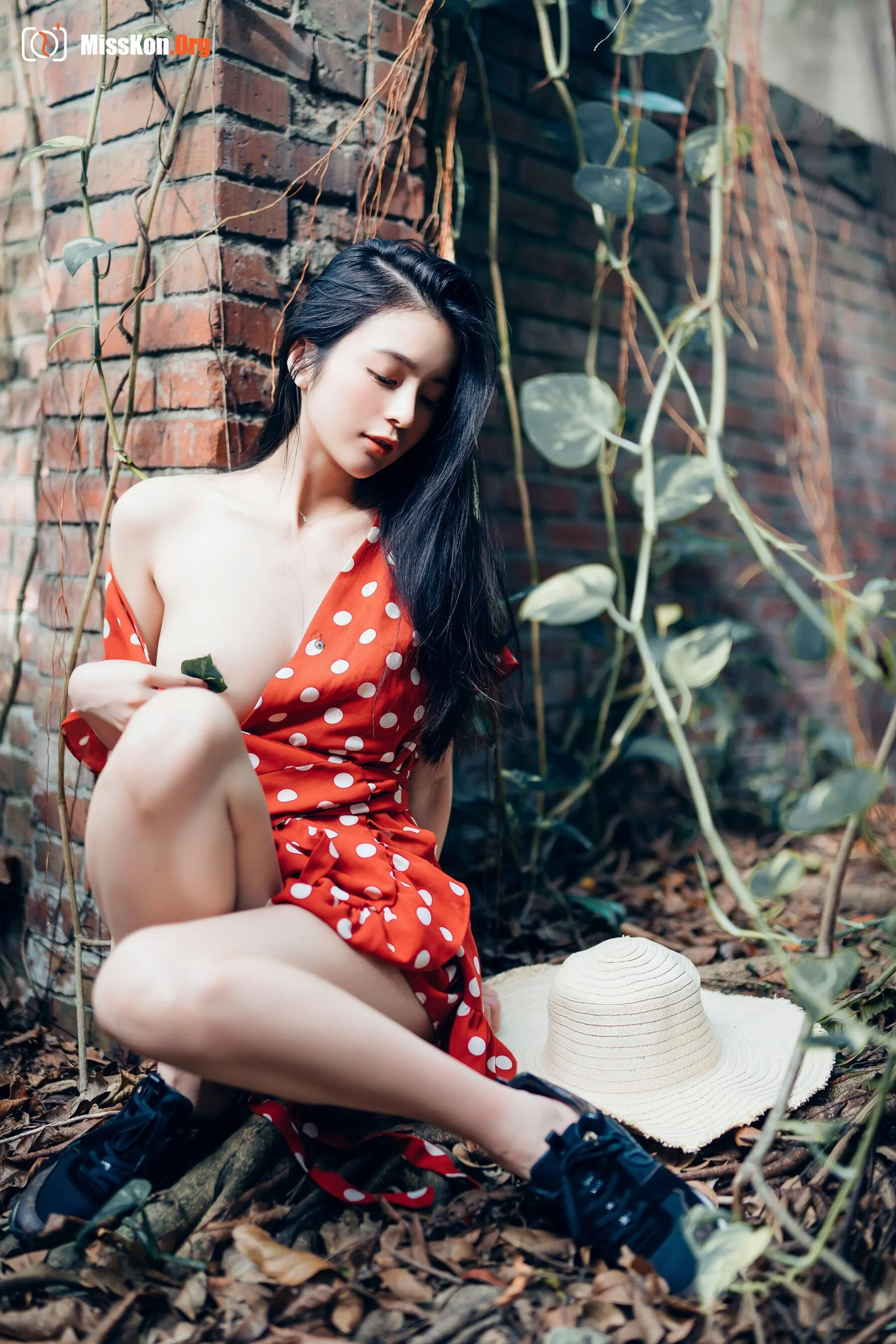 Chen Chen: Single 5 - Photo 24