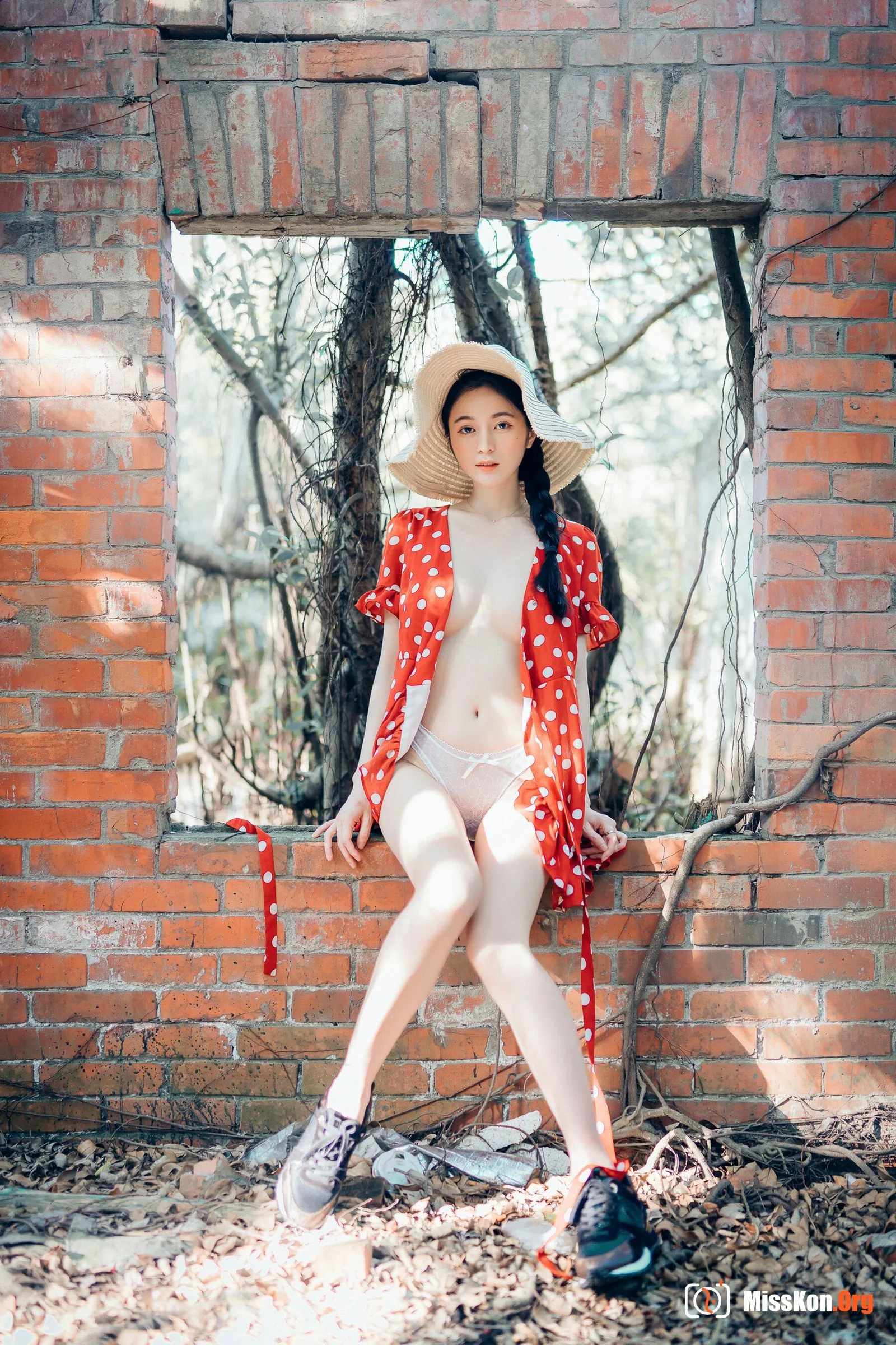 Chen Chen: Single 5 - Photo 50