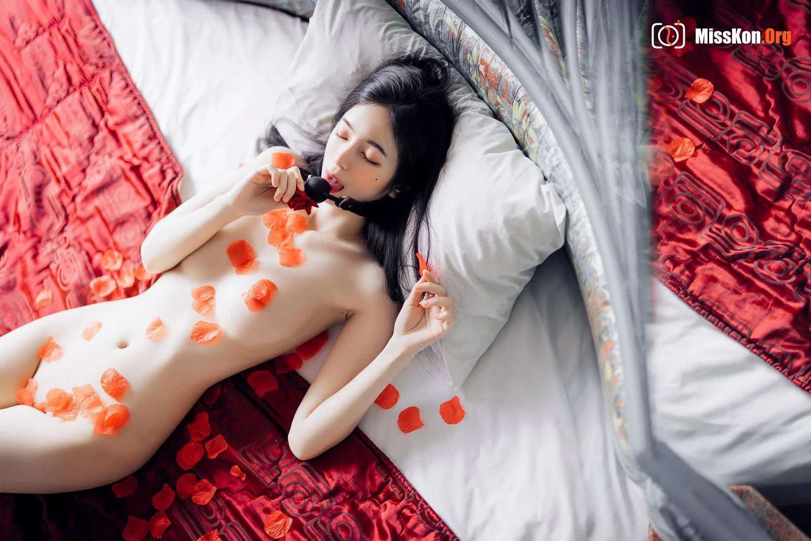 Chen Chen: Single 8 - Photo 11
