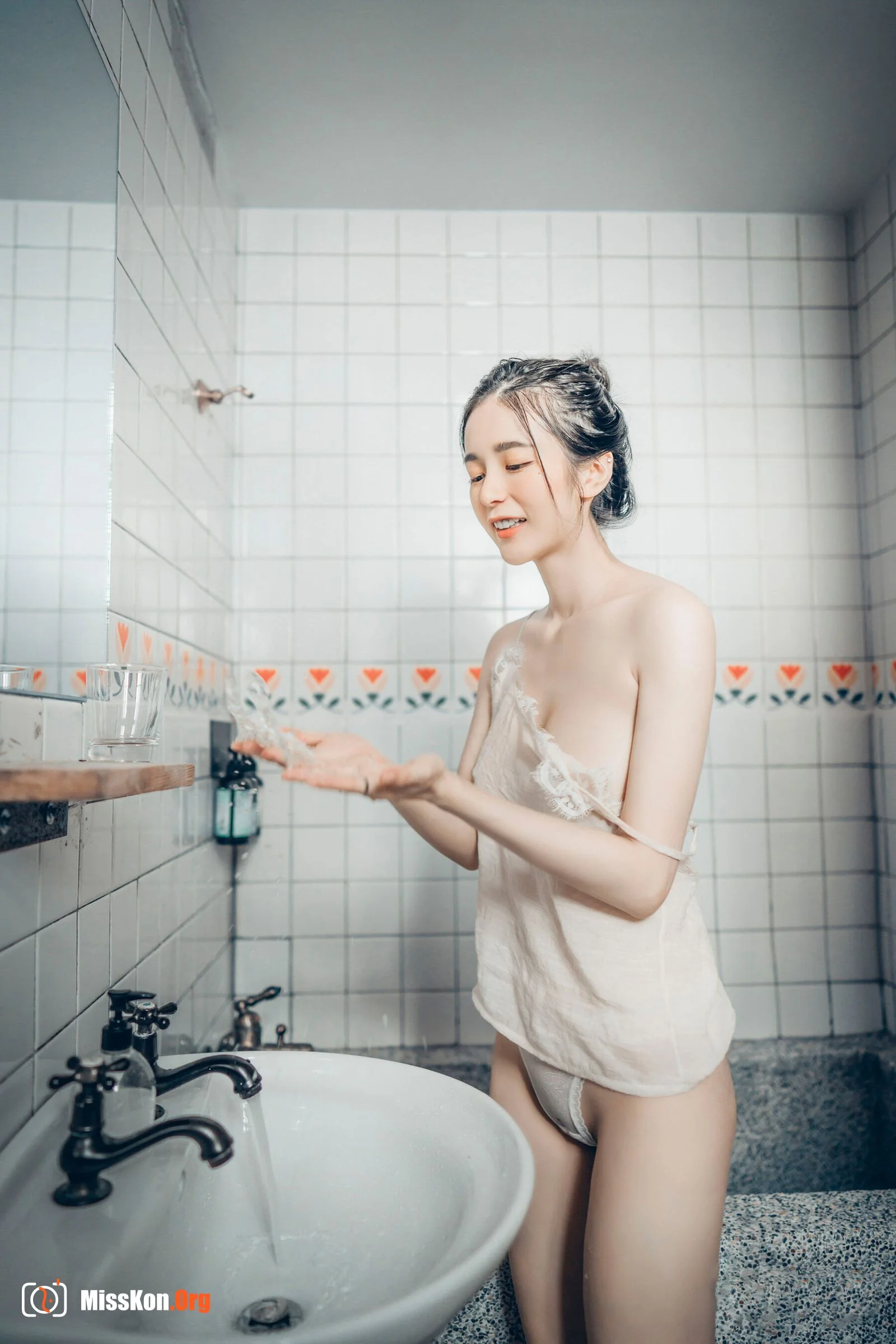 Chen Chen: Single 9 - Photo 38