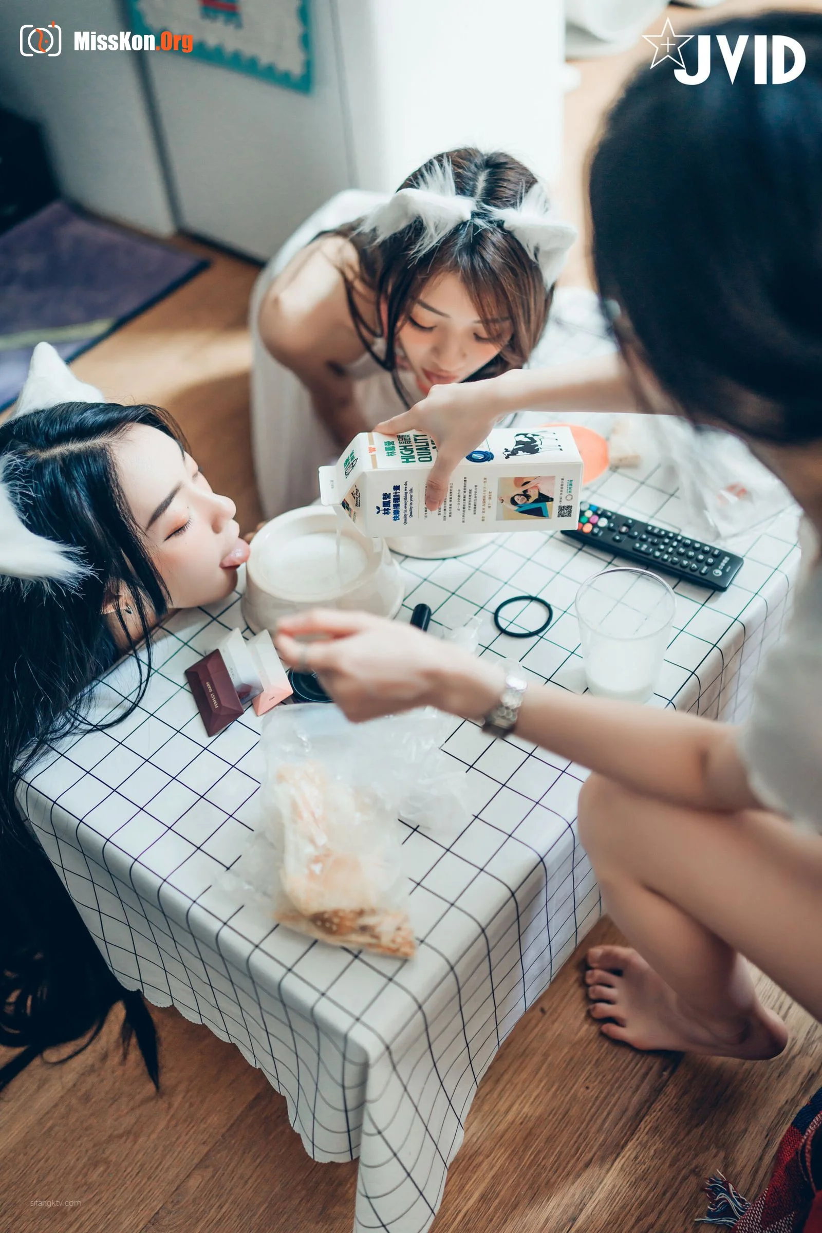 Chen Chen &  & Yan Yan: She and her two cats - Photo 13