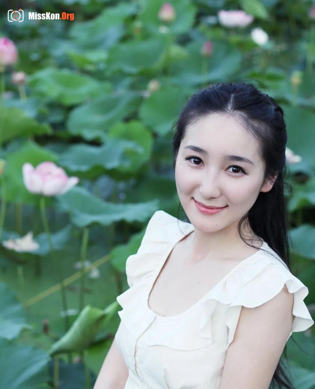 Chen Hui, the beautiful host of China Educational Television, is also excellent at broadcasting in bed - Photo 2