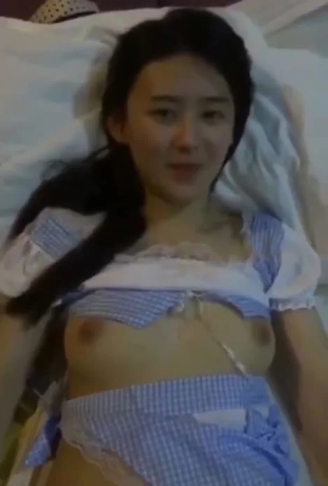 Chen Hui, the beautiful host of China Educational Television, is also excellent at broadcasting in bed