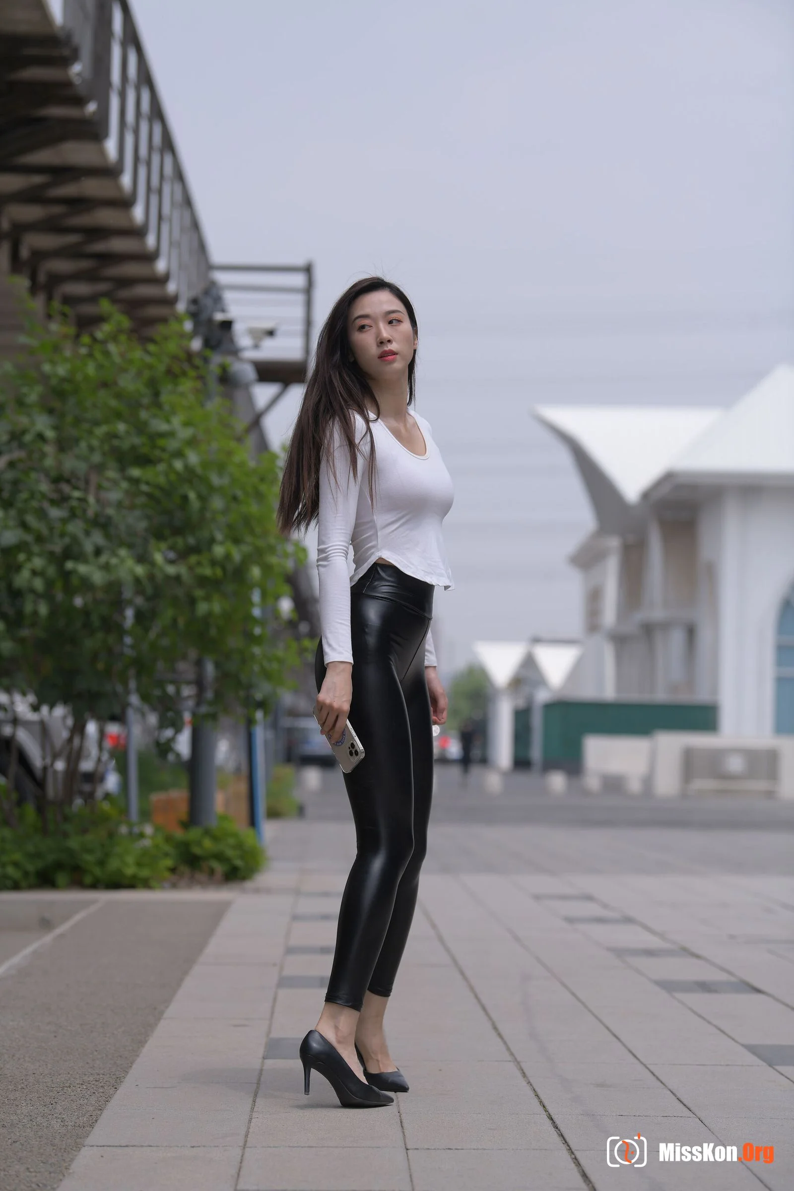Closer (Magic Mirror Street Photography: The Beginning) - Photo 4