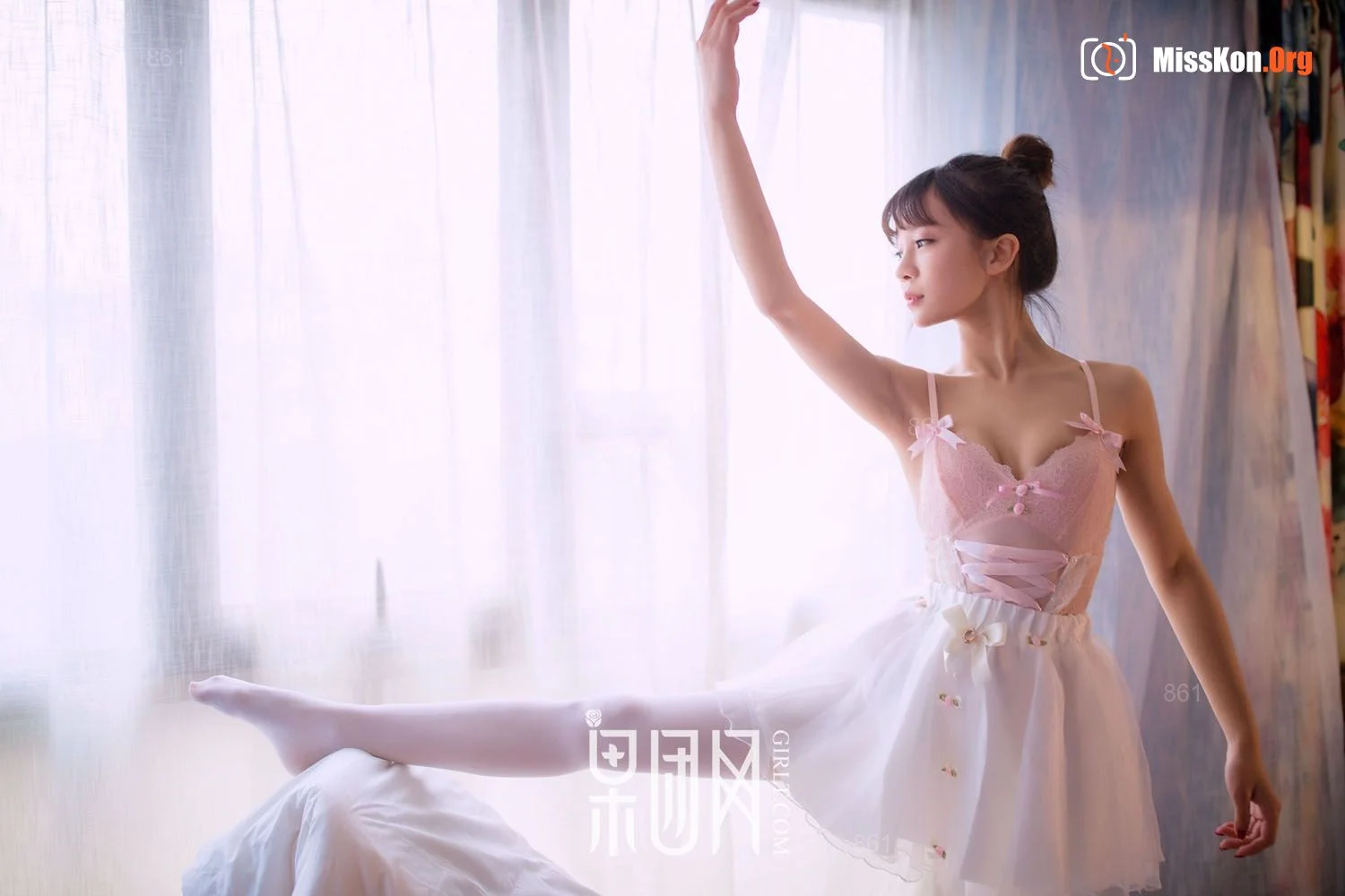 Cute girl pink candy - Photo 11