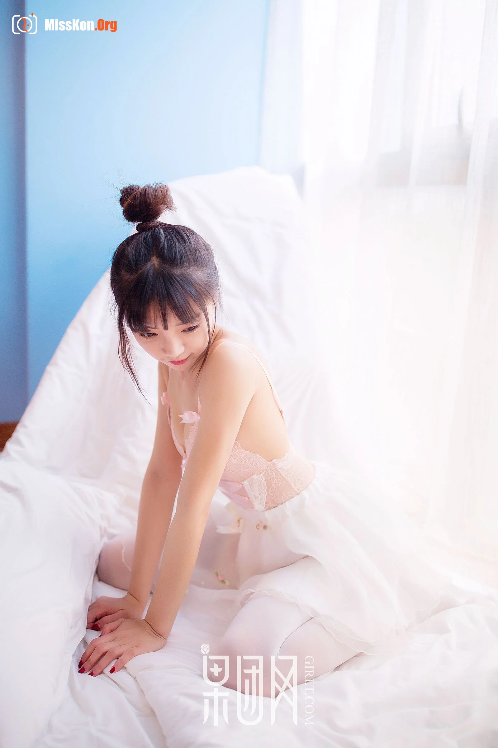 Cute girl pink candy - Photo 12