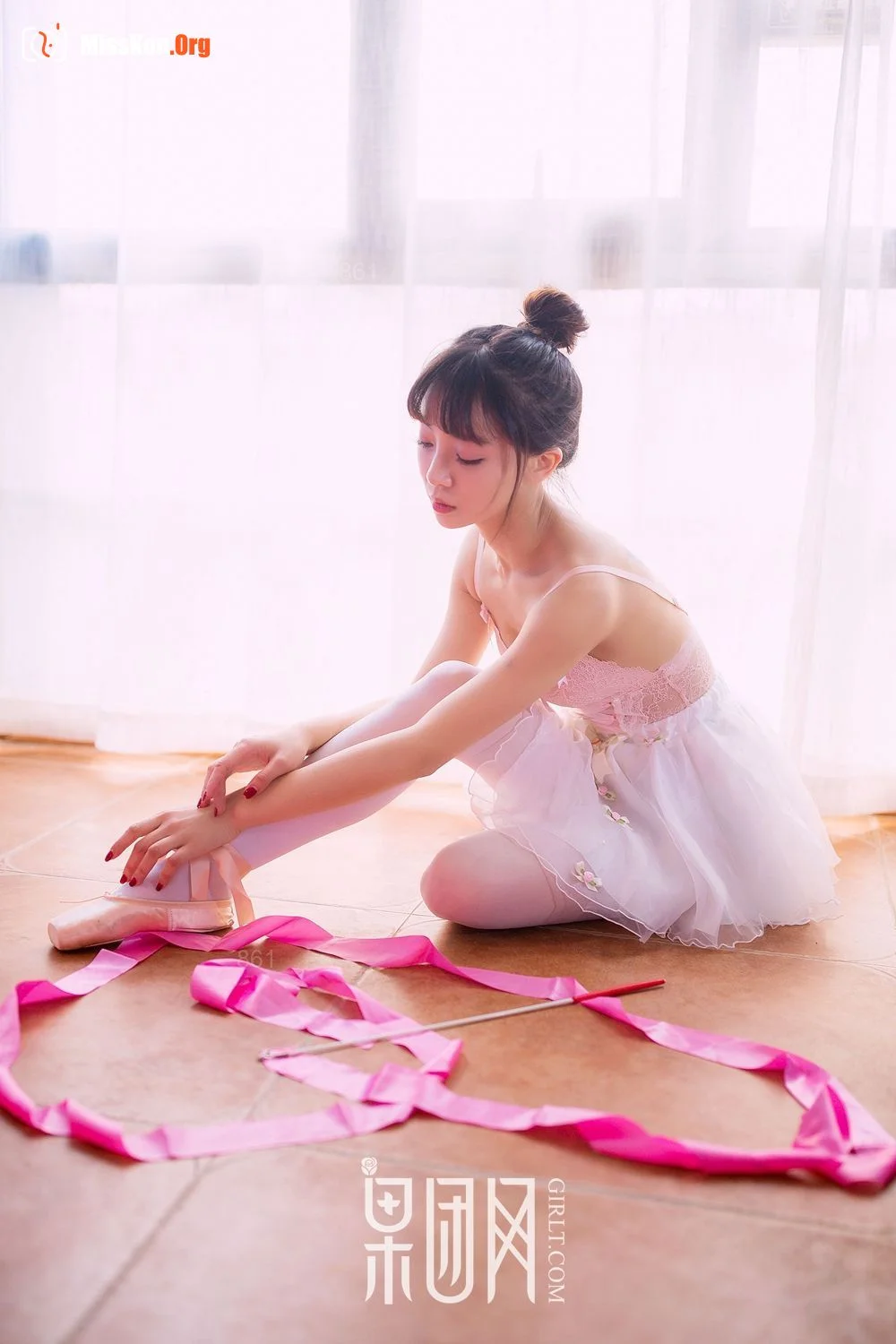 Cute girl pink candy - Photo 2