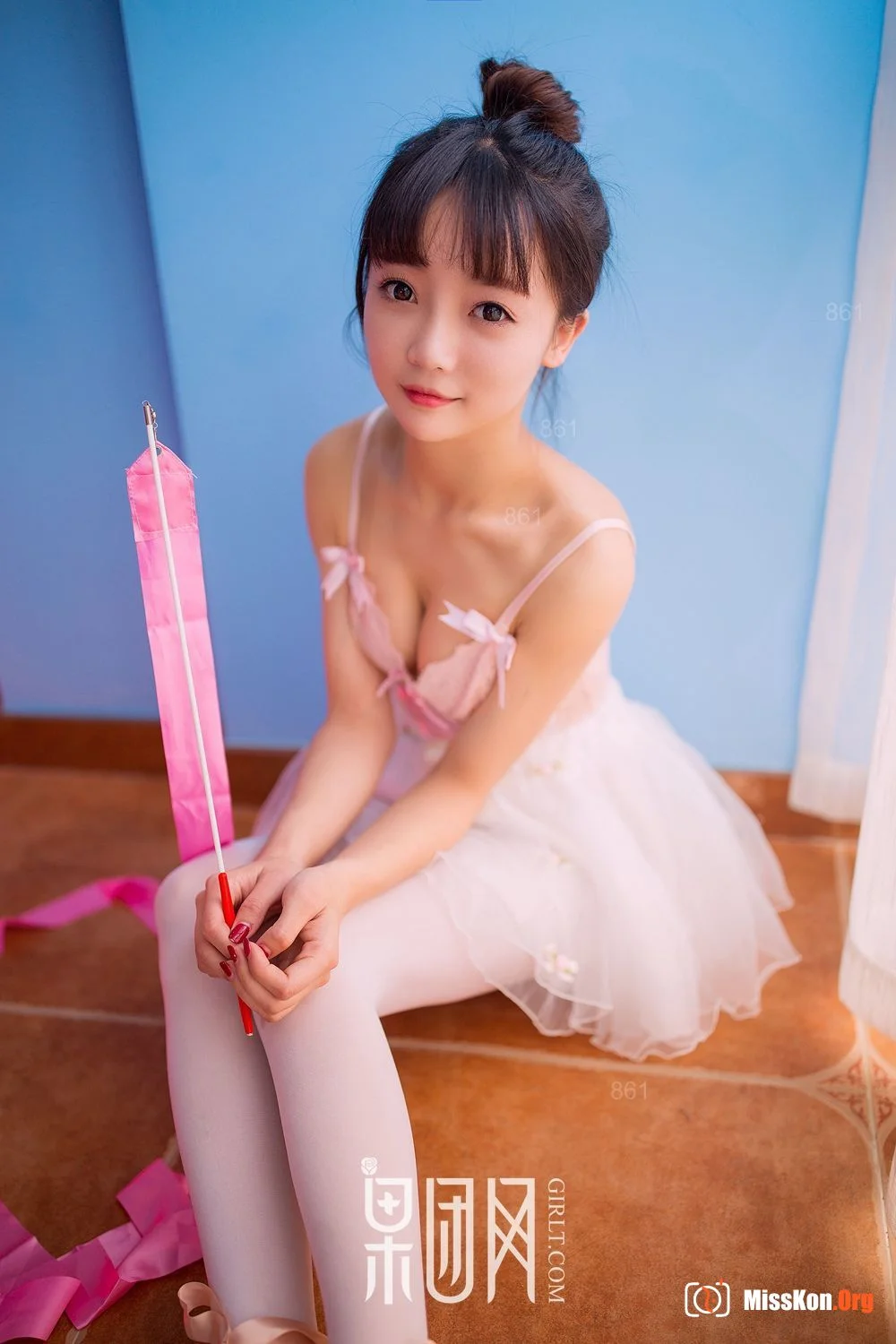 Cute girl pink candy - Photo 4