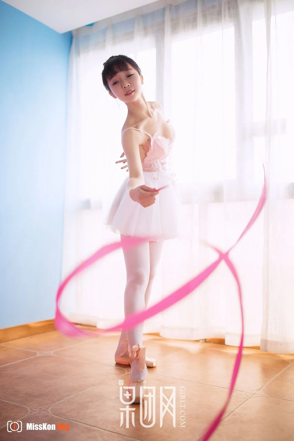Cute girl pink candy - Photo 5