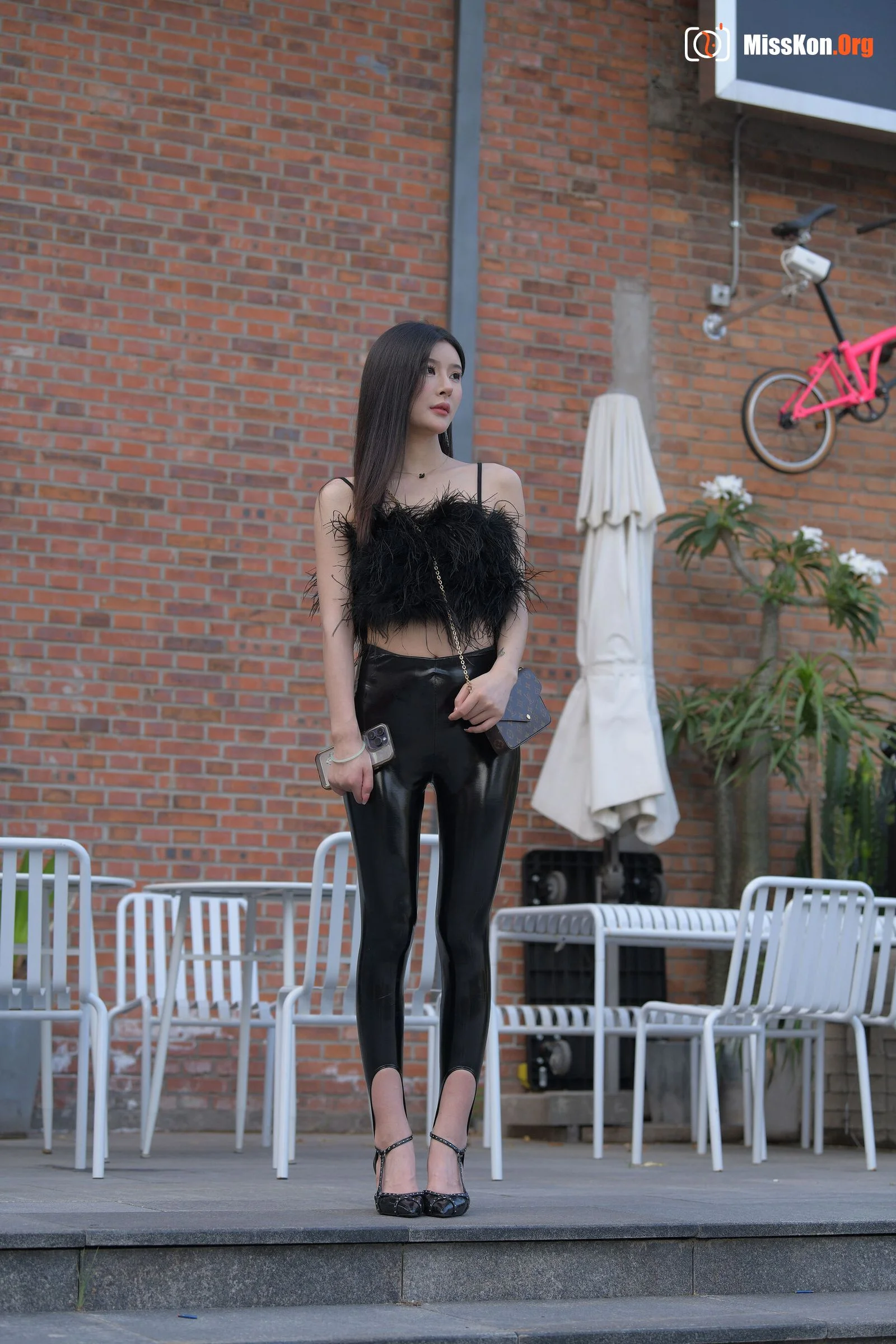 Dark (Magic Mirror Street Photography: The Beginning) - Photo 6
