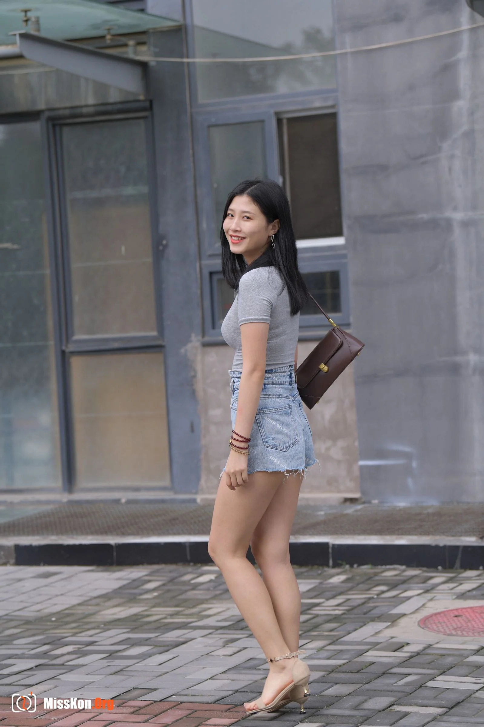 Denim skirt beauty (Magic Mirror Street Photography) - Photo 10