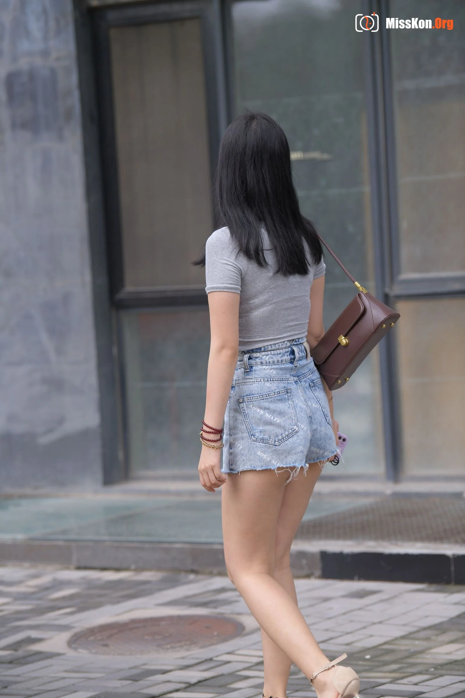 Denim skirt beauty (Magic Mirror Street Photography) - Photo 11