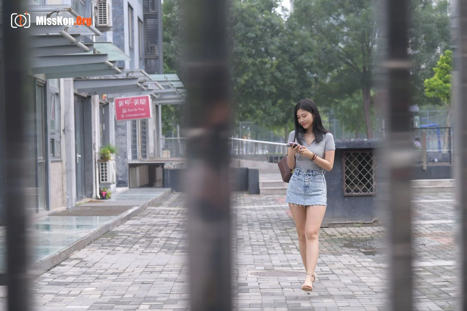 Denim skirt beauty (Magic Mirror Street Photography) - Photo 16