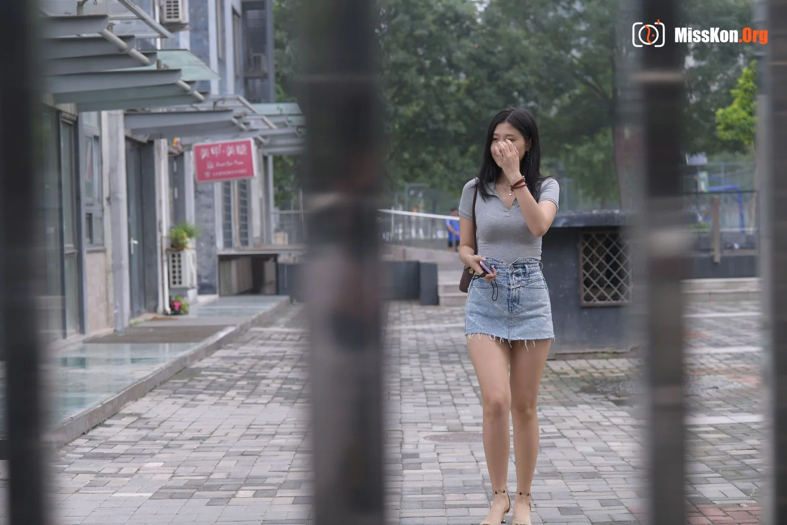 Denim skirt beauty (Magic Mirror Street Photography) - Photo 18
