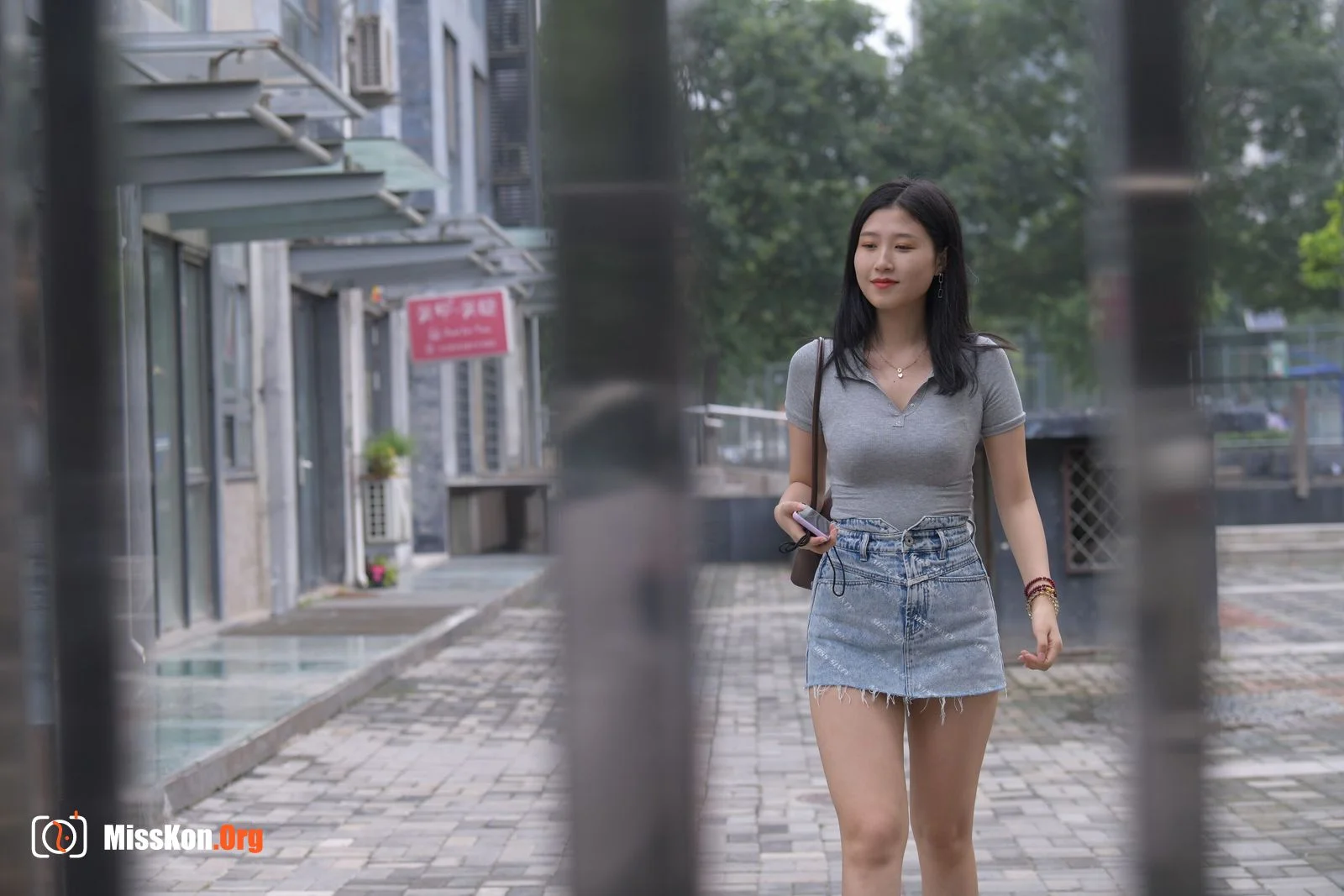 Denim skirt beauty (Magic Mirror Street Photography) - Photo 20