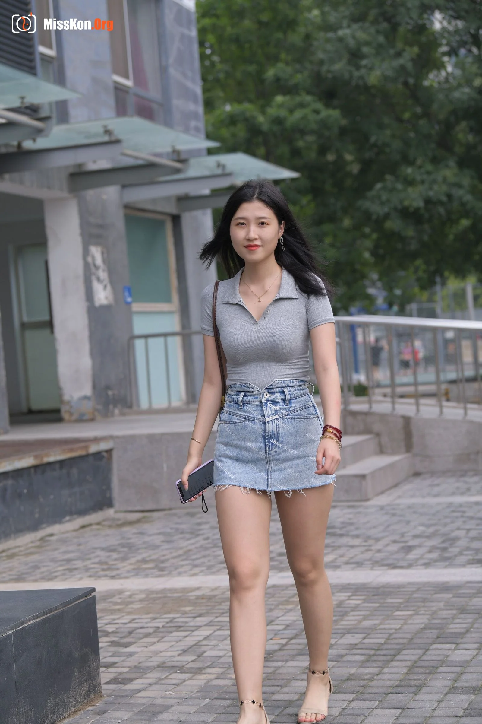 Denim skirt beauty (Magic Mirror Street Photography) - Photo 6