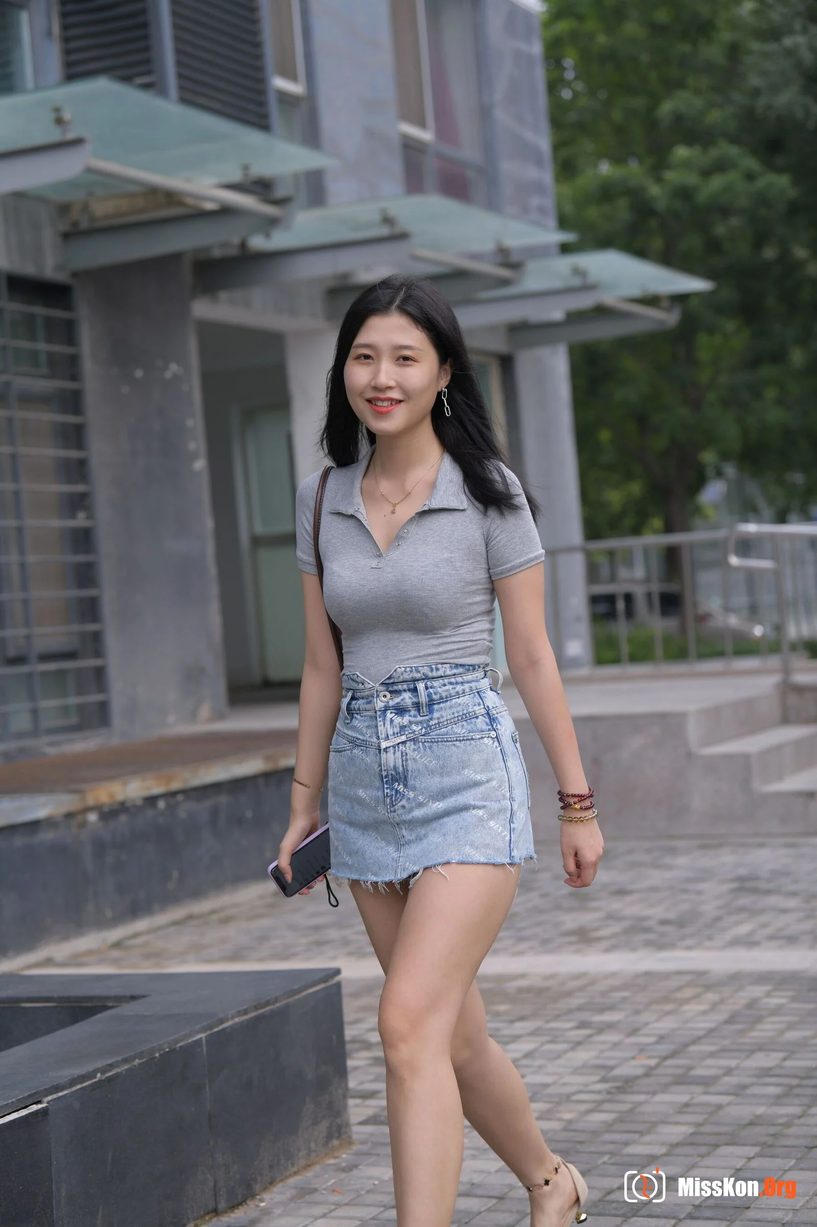 Denim skirt beauty (Magic Mirror Street Photography) - Photo 7