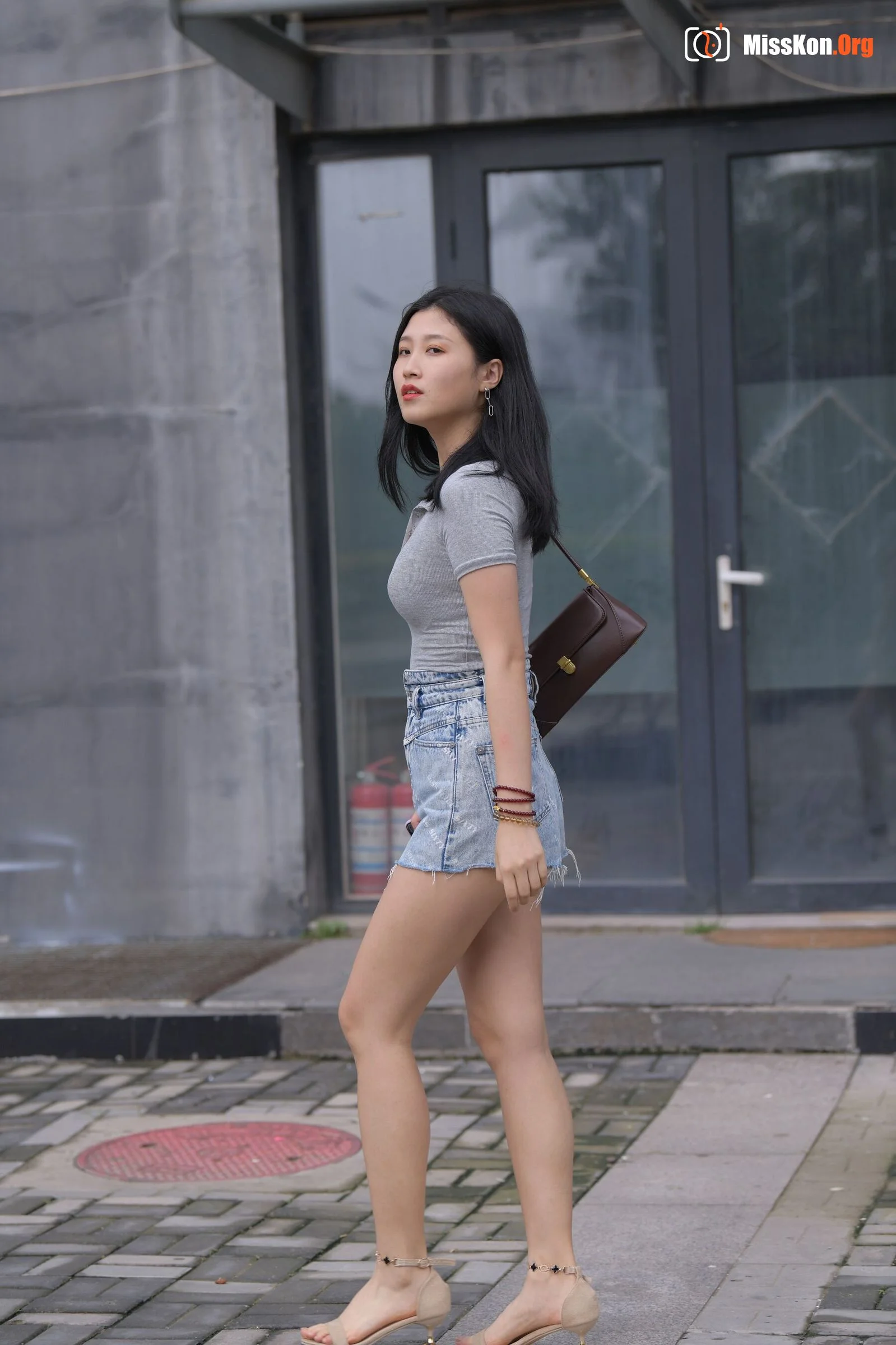 Denim skirt beauty (Magic Mirror Street Photography) - Photo 8