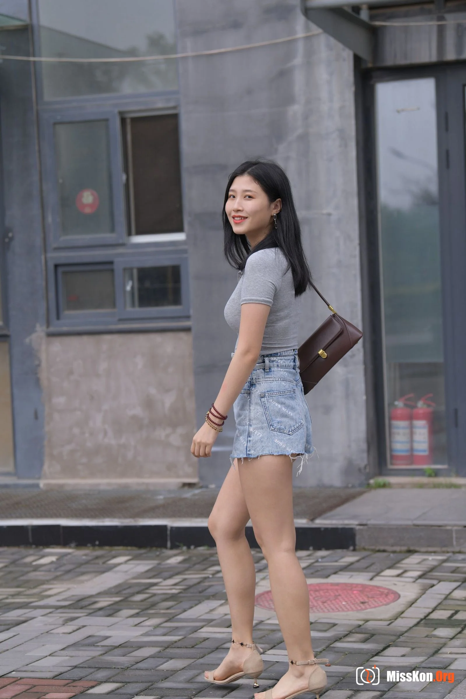 Denim skirt beauty (Magic Mirror Street Photography) - Photo 9