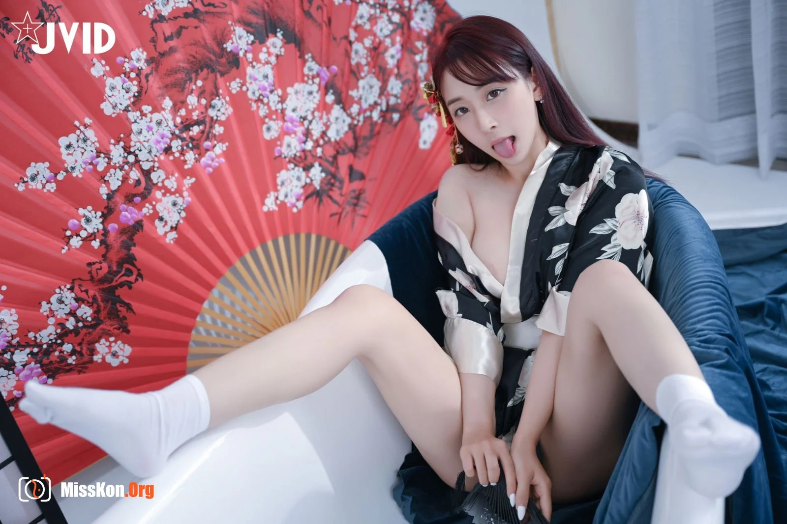 Diana: One-day custom girl experience: The allure of kimono - Photo 3