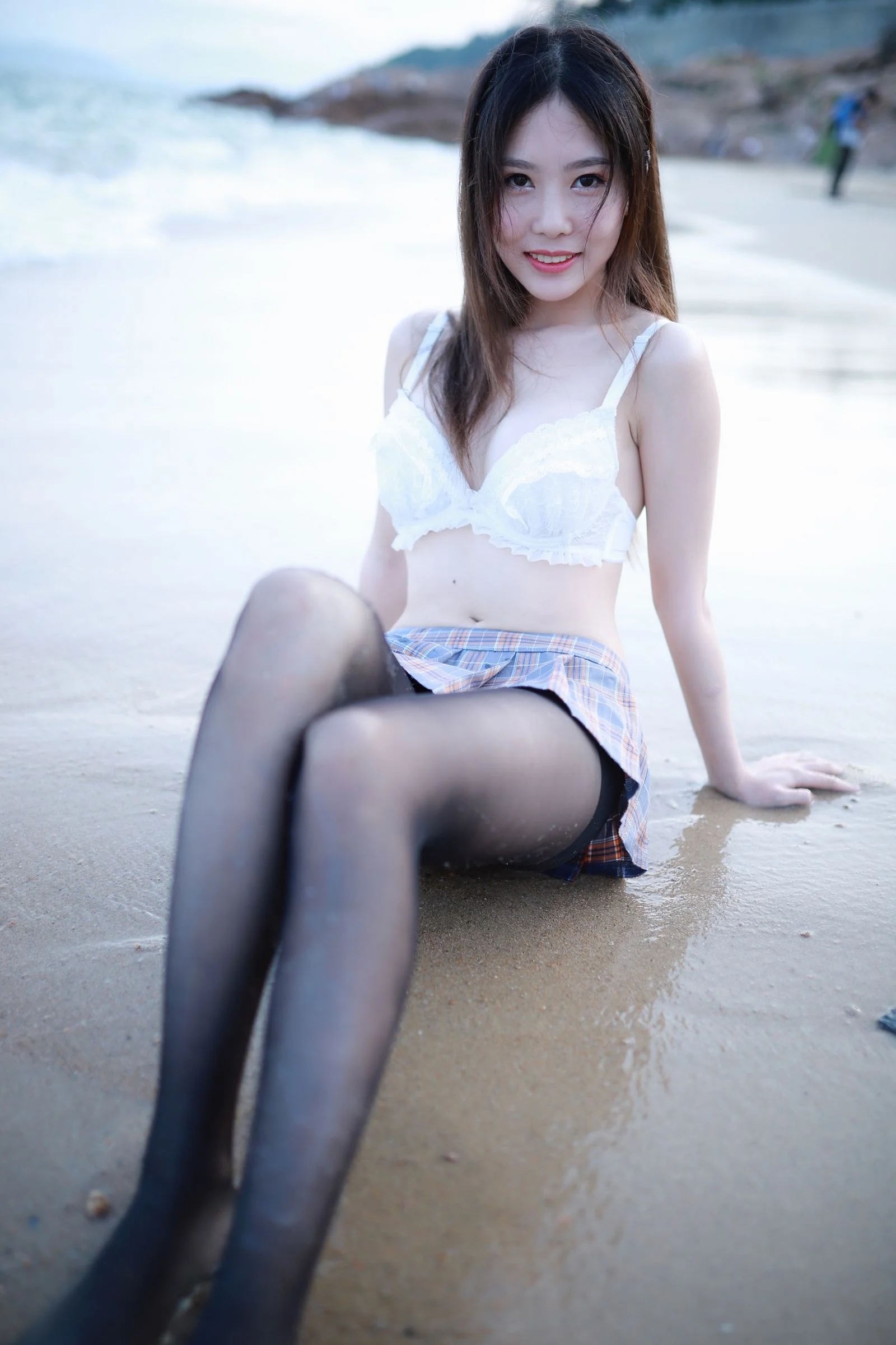 Douniang Lishi: Seaside black silk