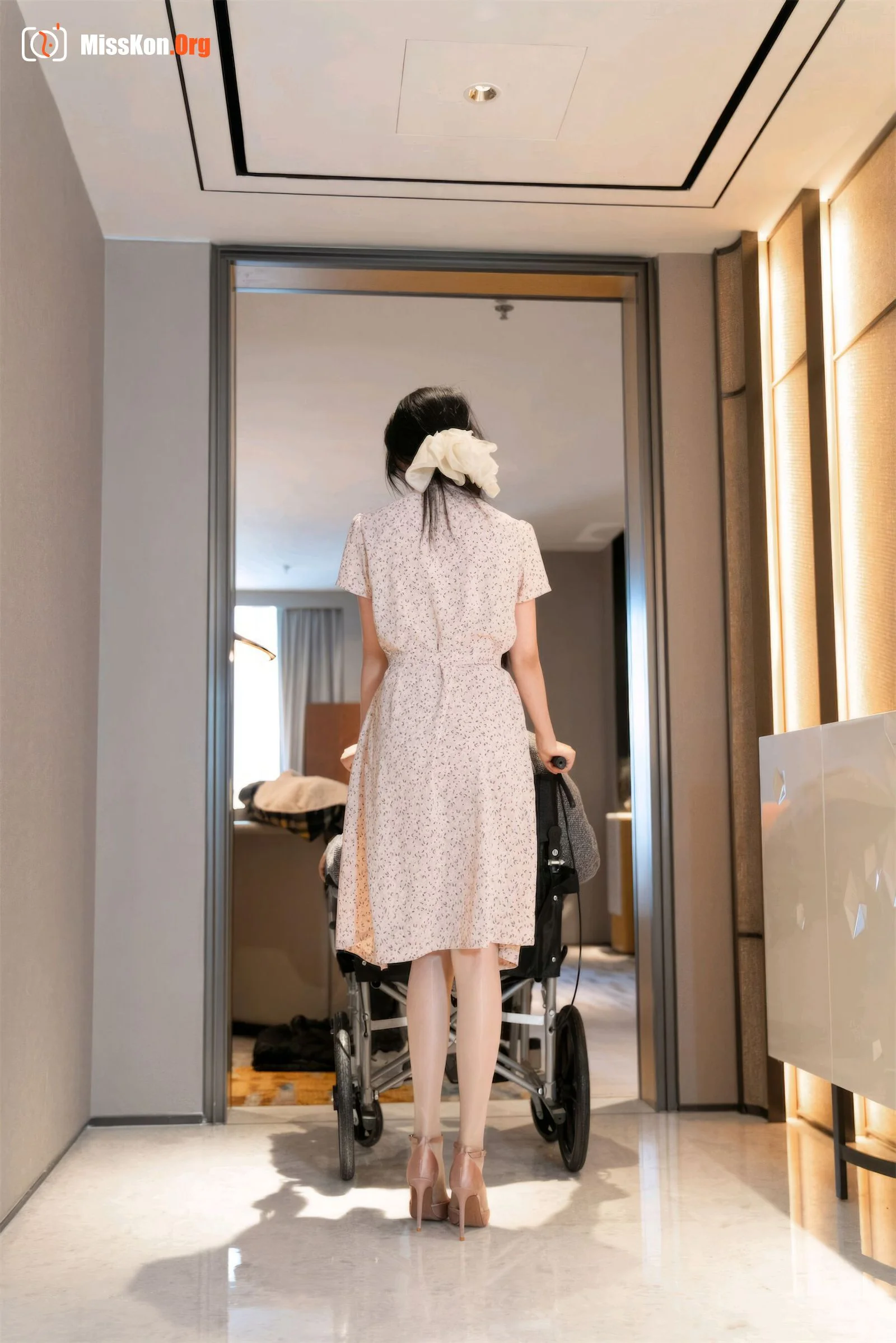 Douniang Lishi: The indecent behavior of the nanny and the rich paralyzed old man - Photo 3