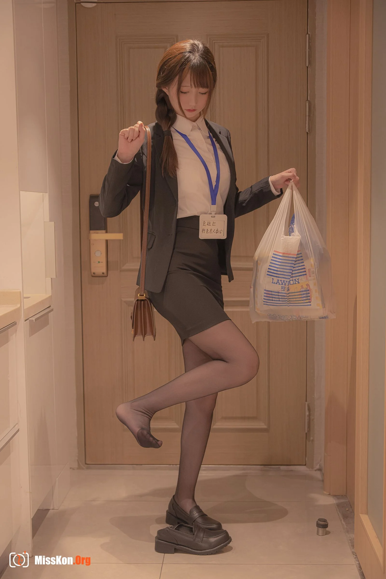 Drunk office lady - Photo 6