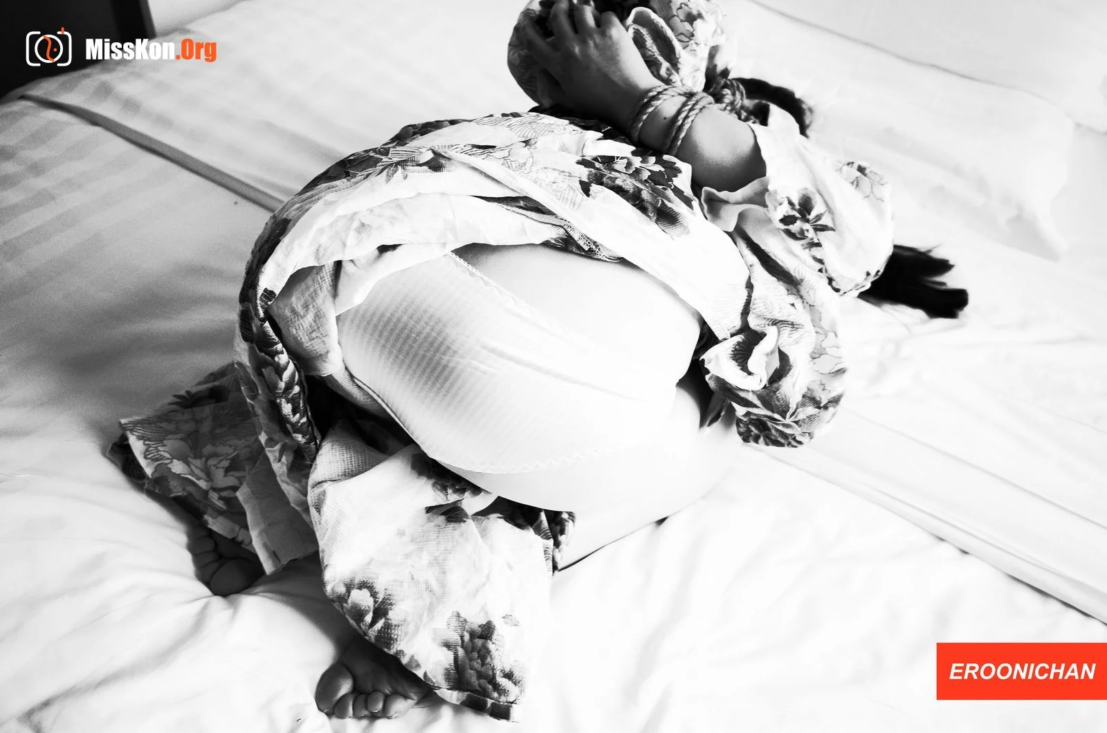 EROONICHAN May Subscription - Photo 2