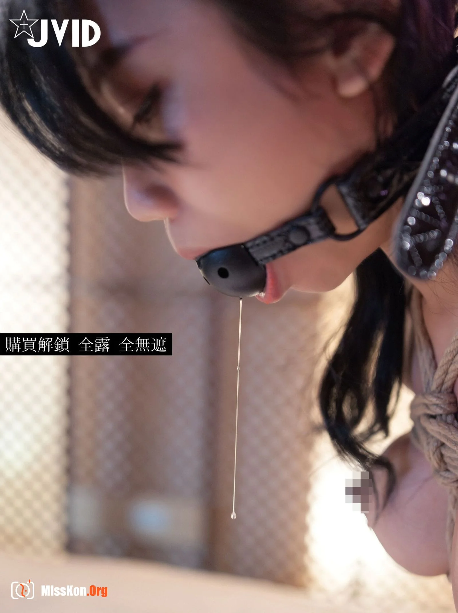 Evelyn: Failed escape from metal handcuffs - Photo 11