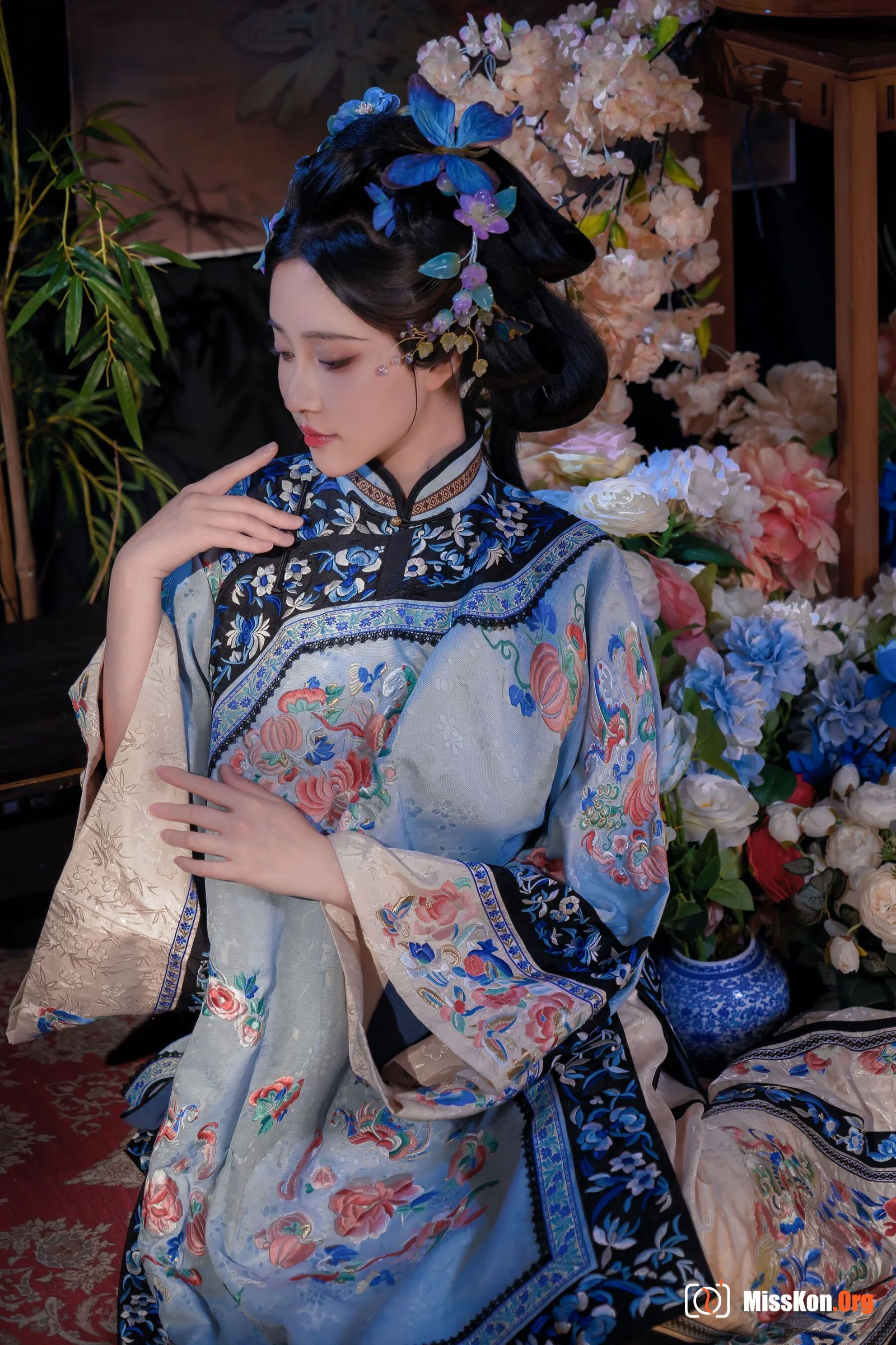 Every year, "Silk Orchid Tomb" - Photo 15