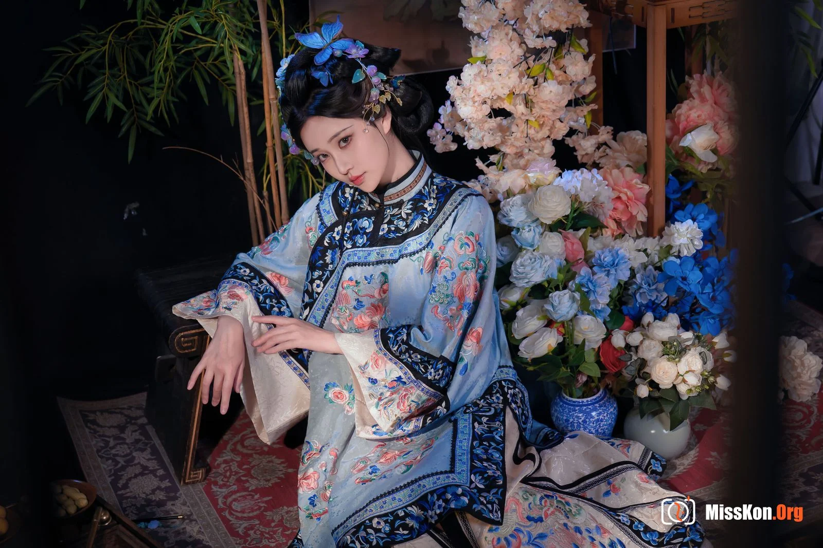 Every year, "Silk Orchid Tomb" - Photo 16