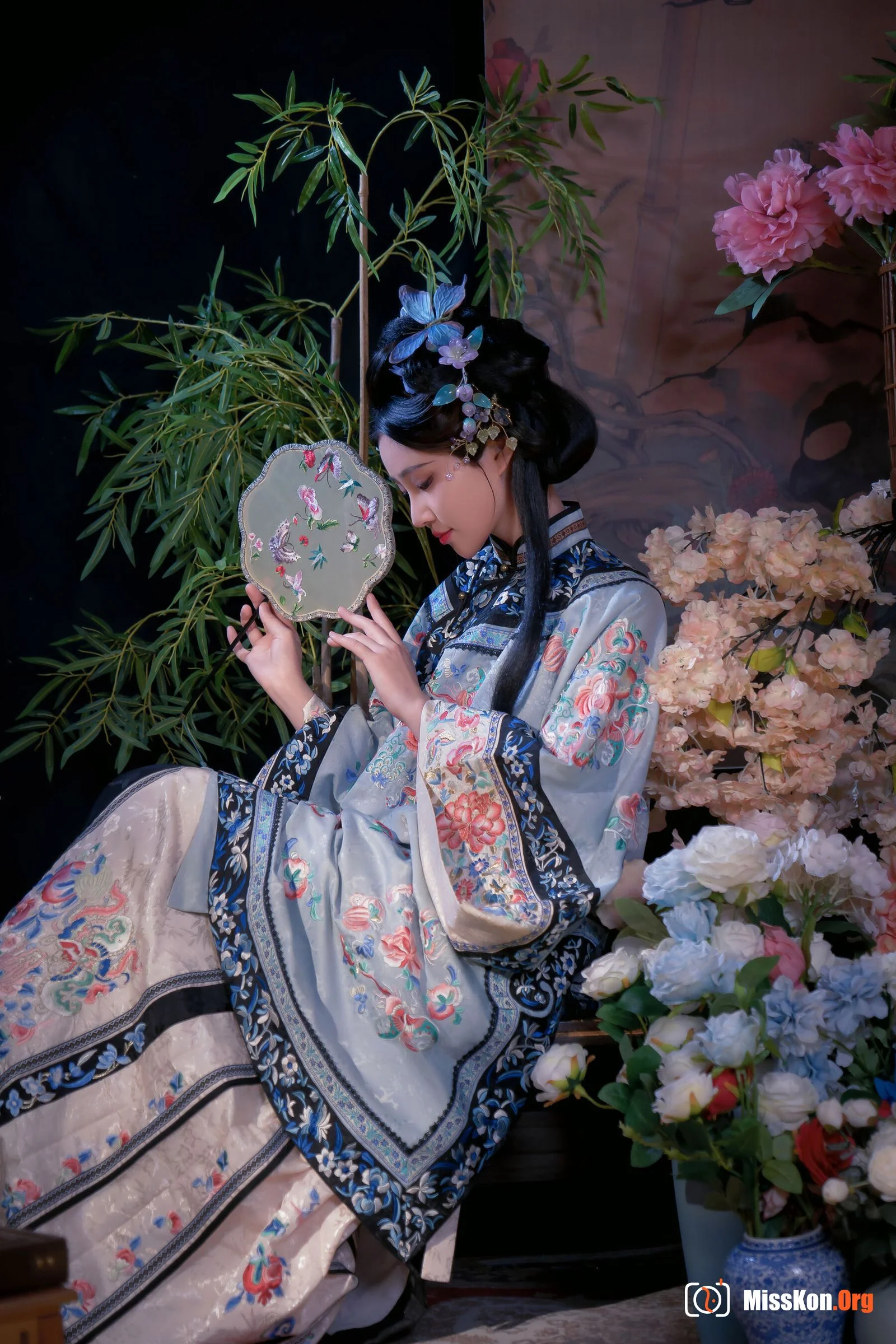 Every year, "Silk Orchid Tomb" - Photo 3