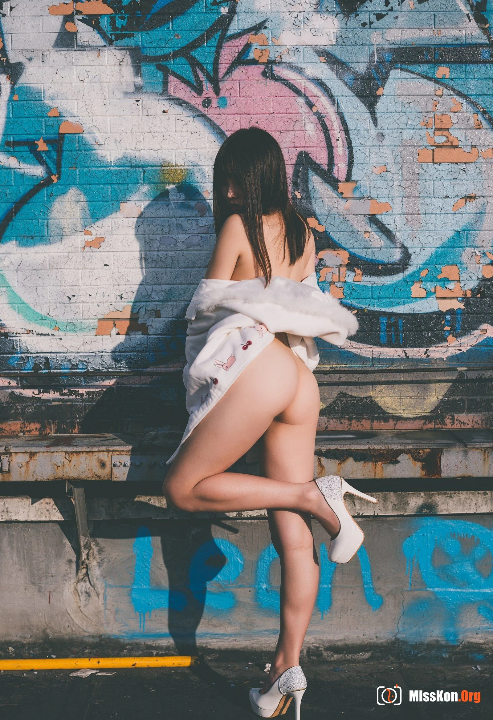 Exposed and Bound: Cultivating ''The Log'' of the Urban Jungle - Photo 8