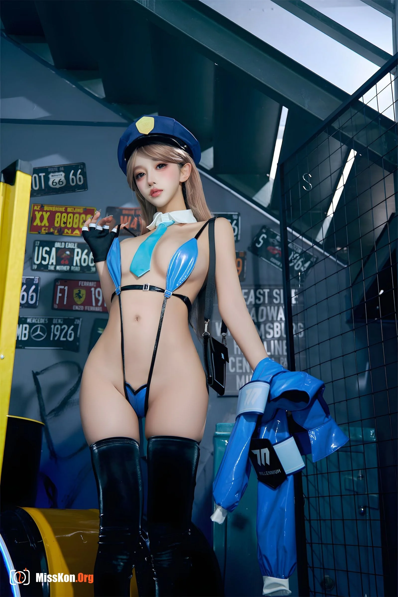 female police officer - Photo 13