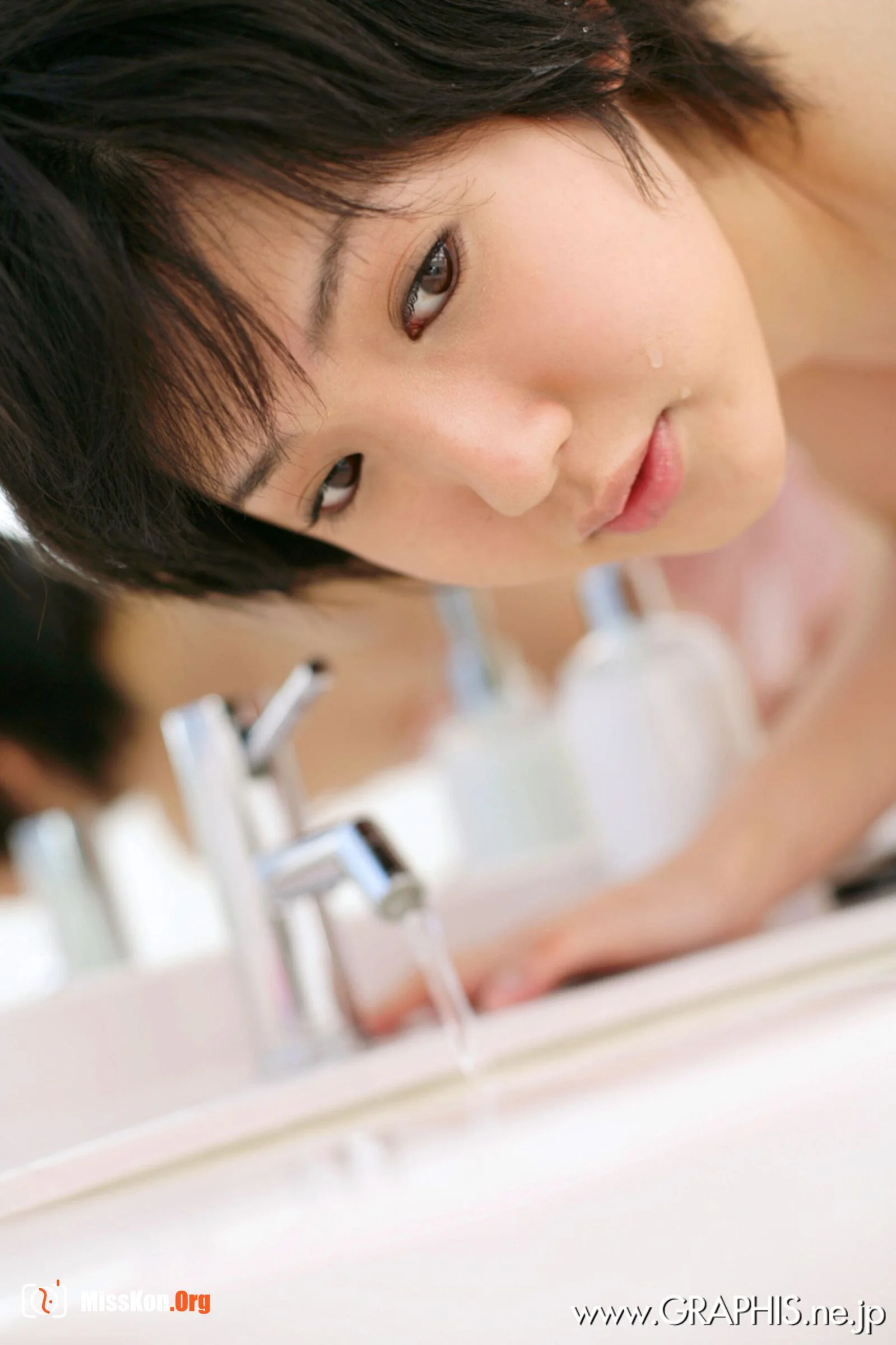 FIRST Gravure First nude girl (2006-03-01) - Photo 14