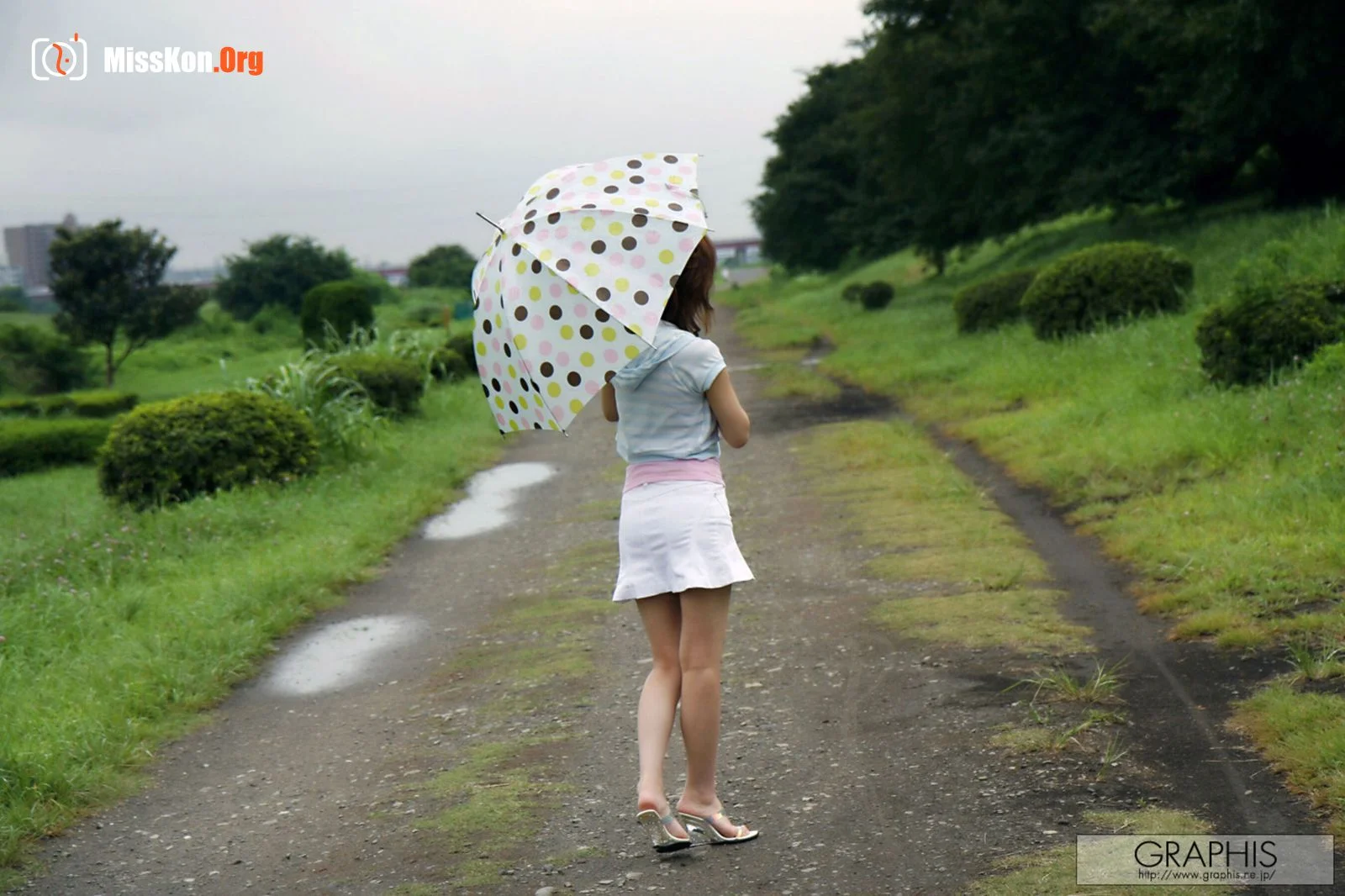 FIRST Gravure First nude girl - Photo 2